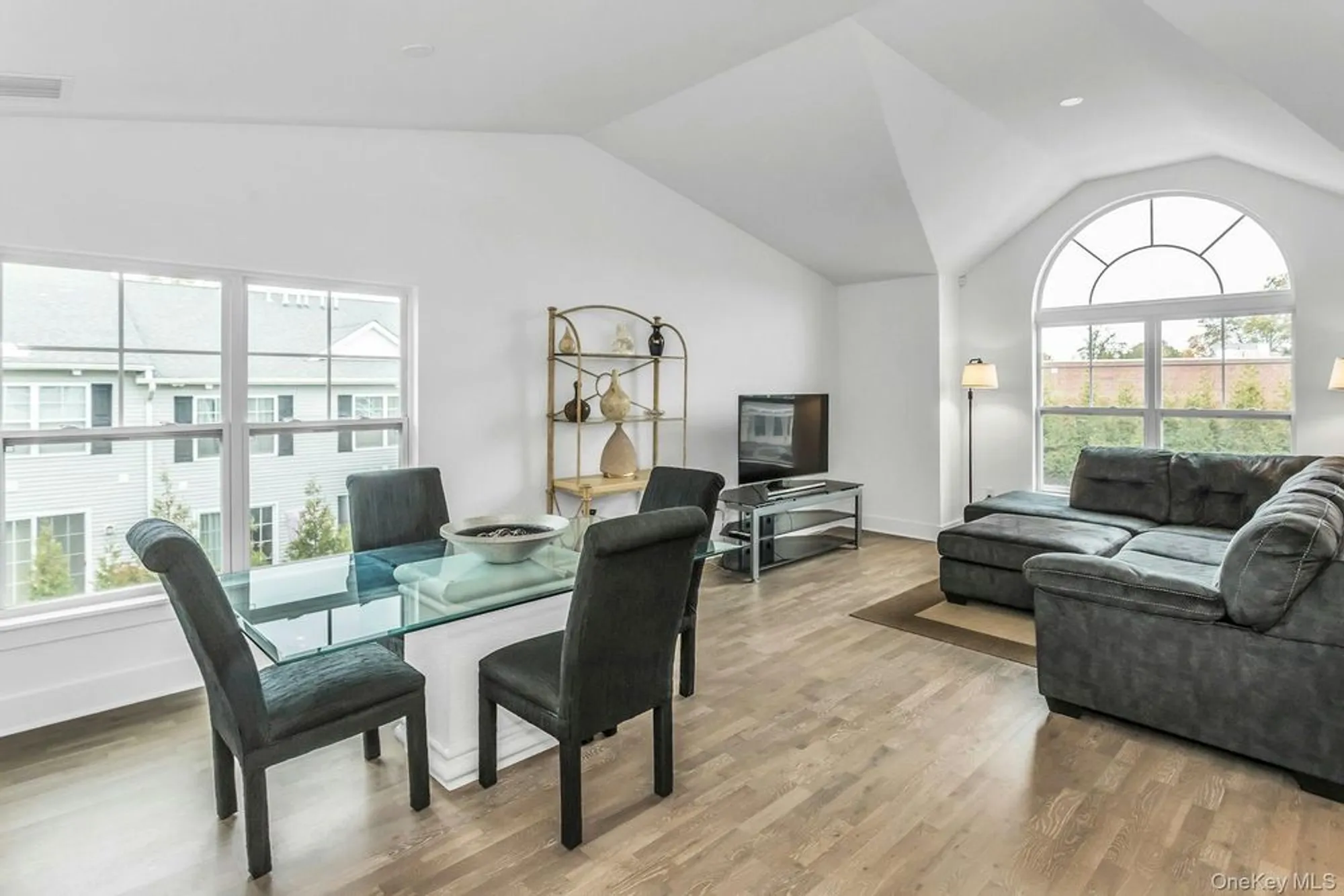 Property Slideshow image 4 of 19 | 512 breton way, Glen Cove, NY, 11542