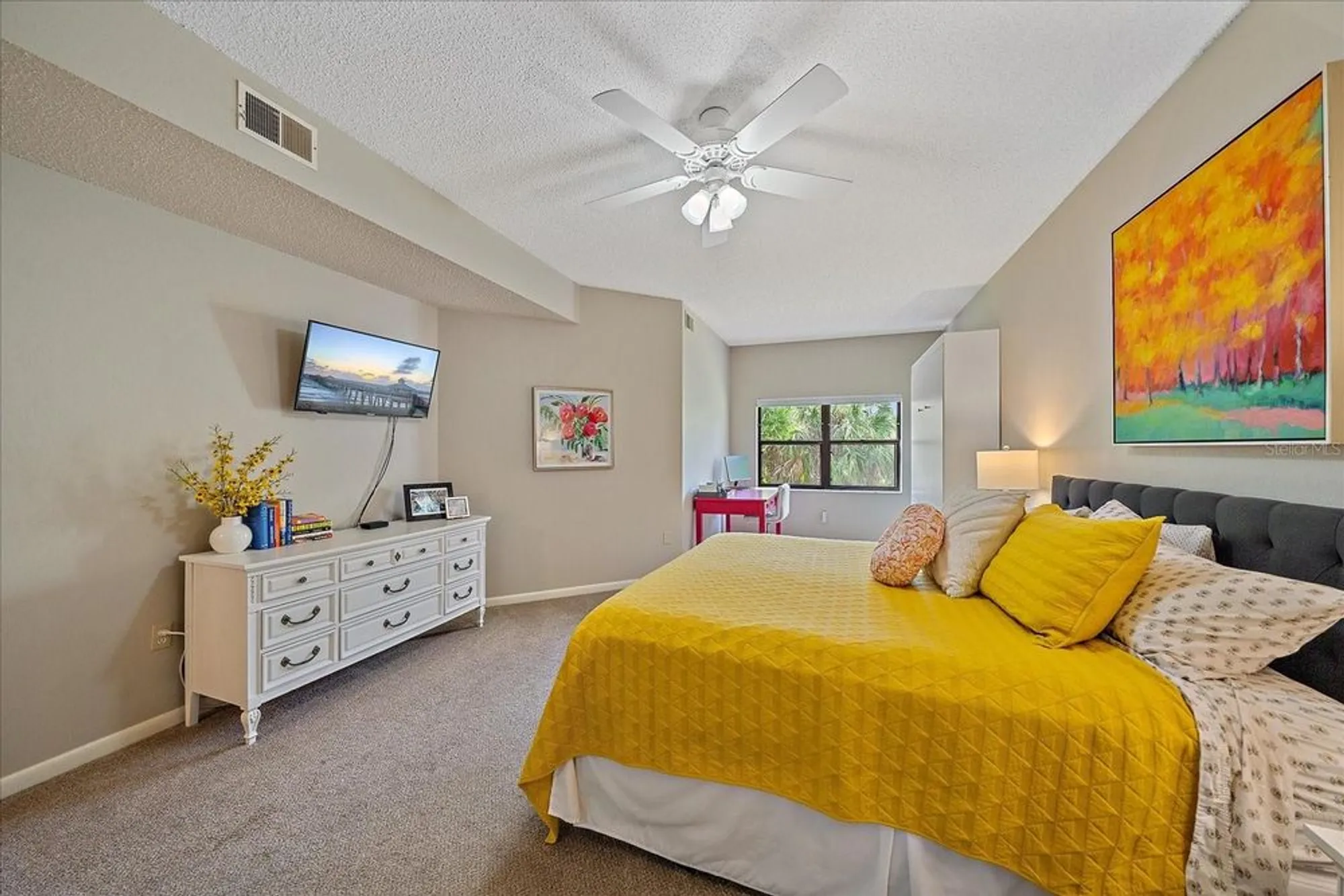 Property Slideshow image 18 of 39 | 1612 starling dr # 101, Sarasota, FL, 34231