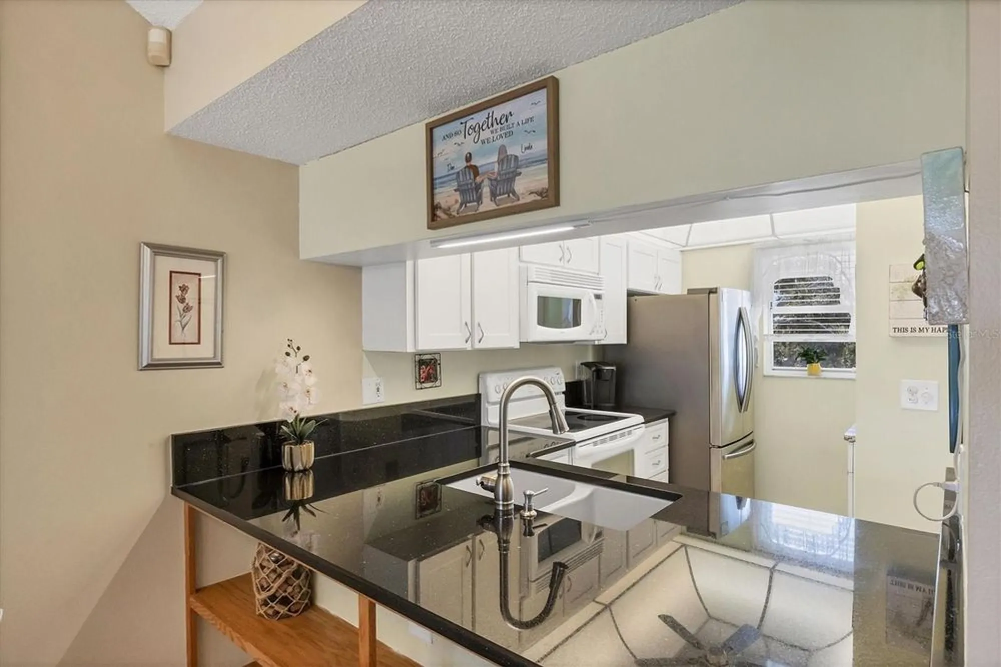 Property Slideshow image 12 of 49 | 404 cerromar cir 308, Venice, FL, 34293