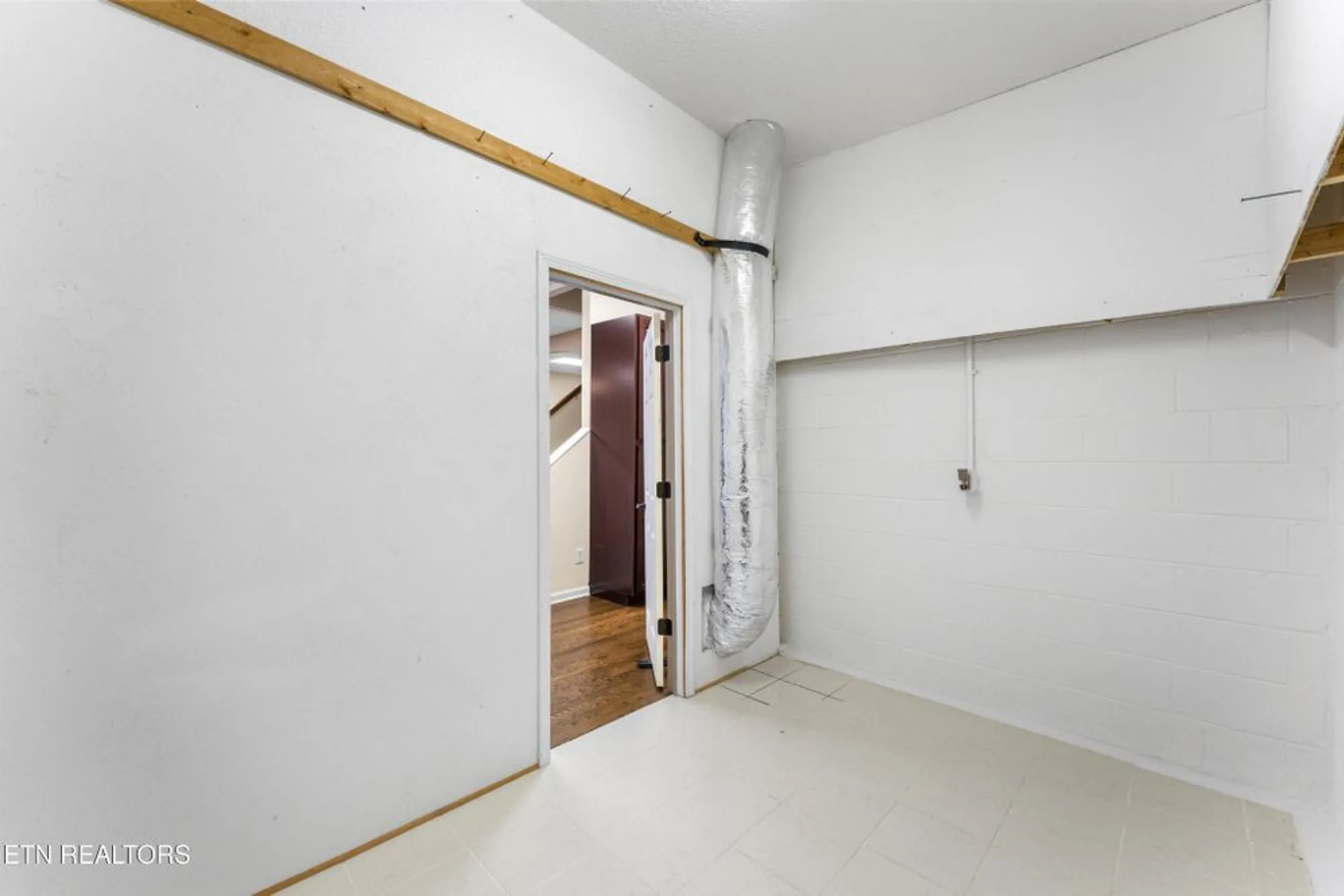 Property Slideshow image 47 of 60 | 407 tecumseh pt, Loudon, TN, 37774