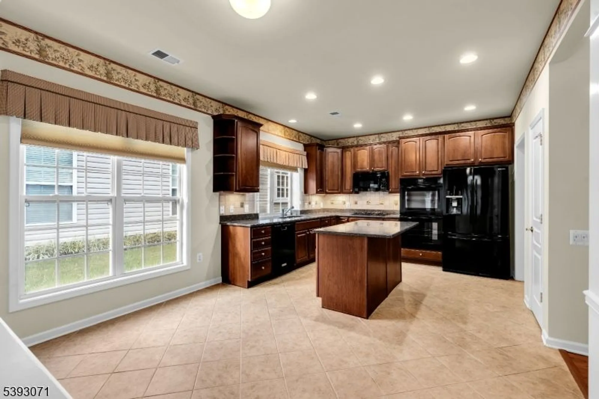 Property Slideshow image 17 of 45 | 212 sherwood ct, Somerset, NJ, 08873