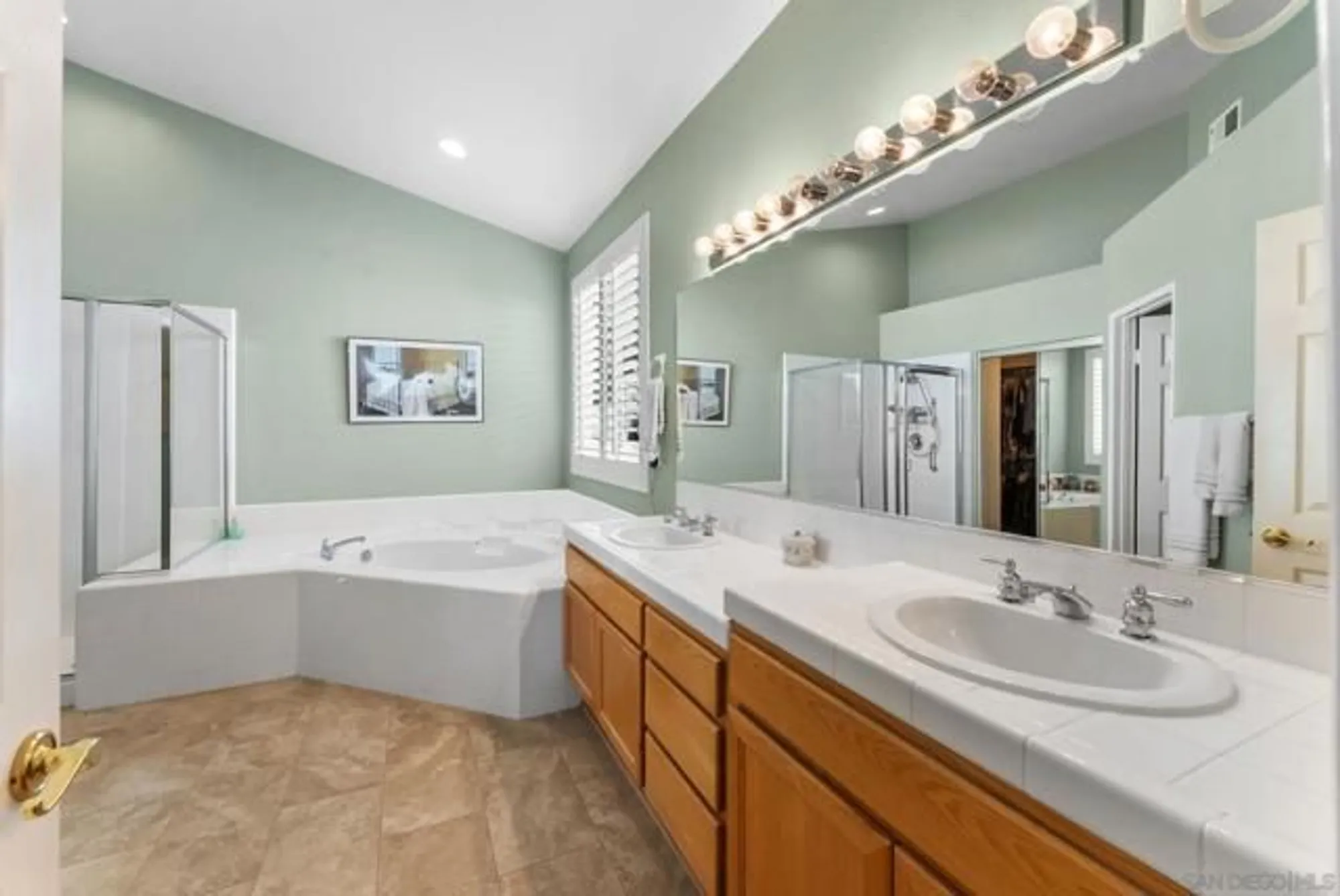 Property Slideshow image 18 of 49 | 40222 colony dr, Murrieta, CA, 92562