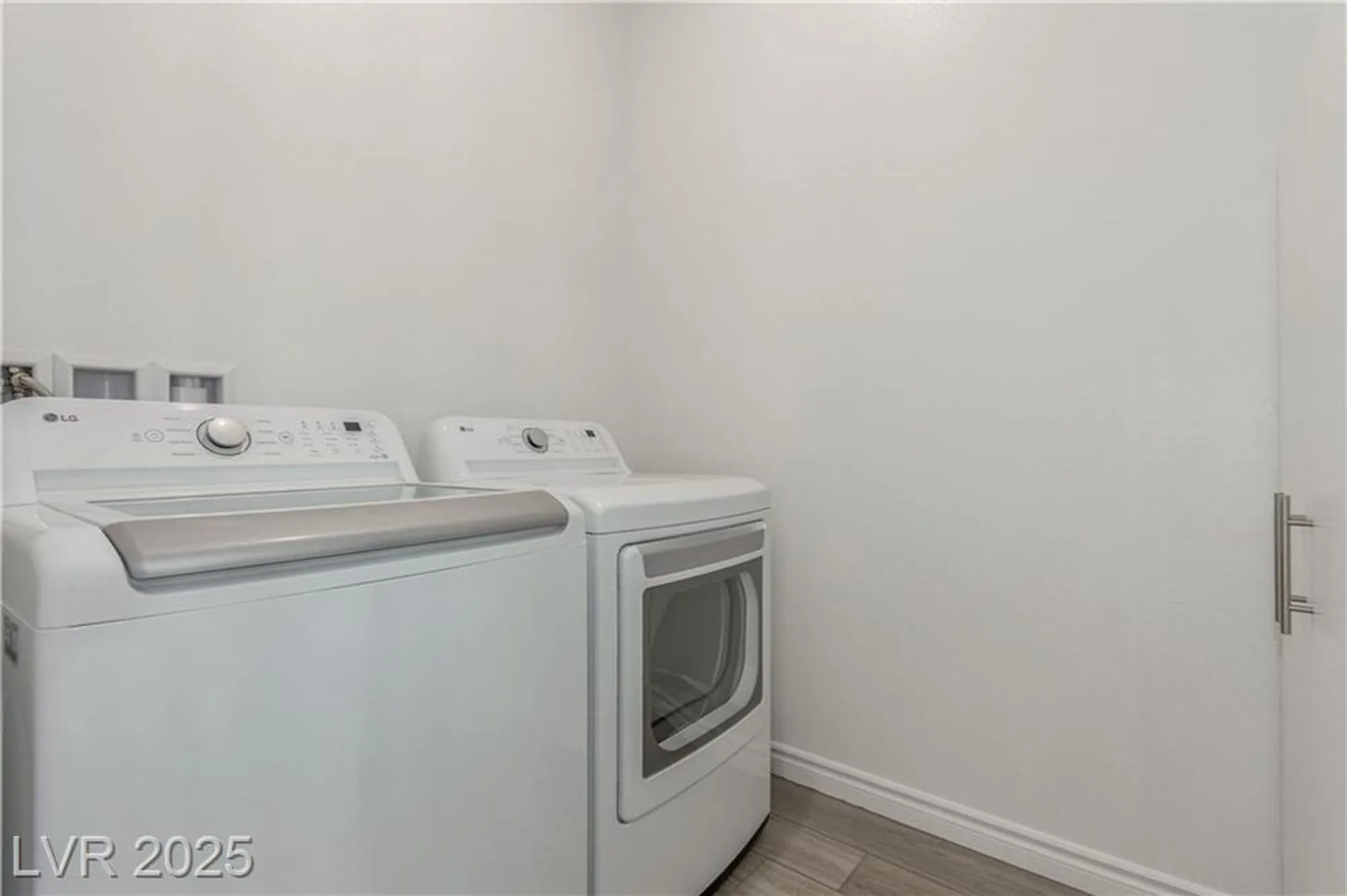 Property Slideshow image 20 of 43 | 905 belleforte ln, Las Vegas, NV, 89138