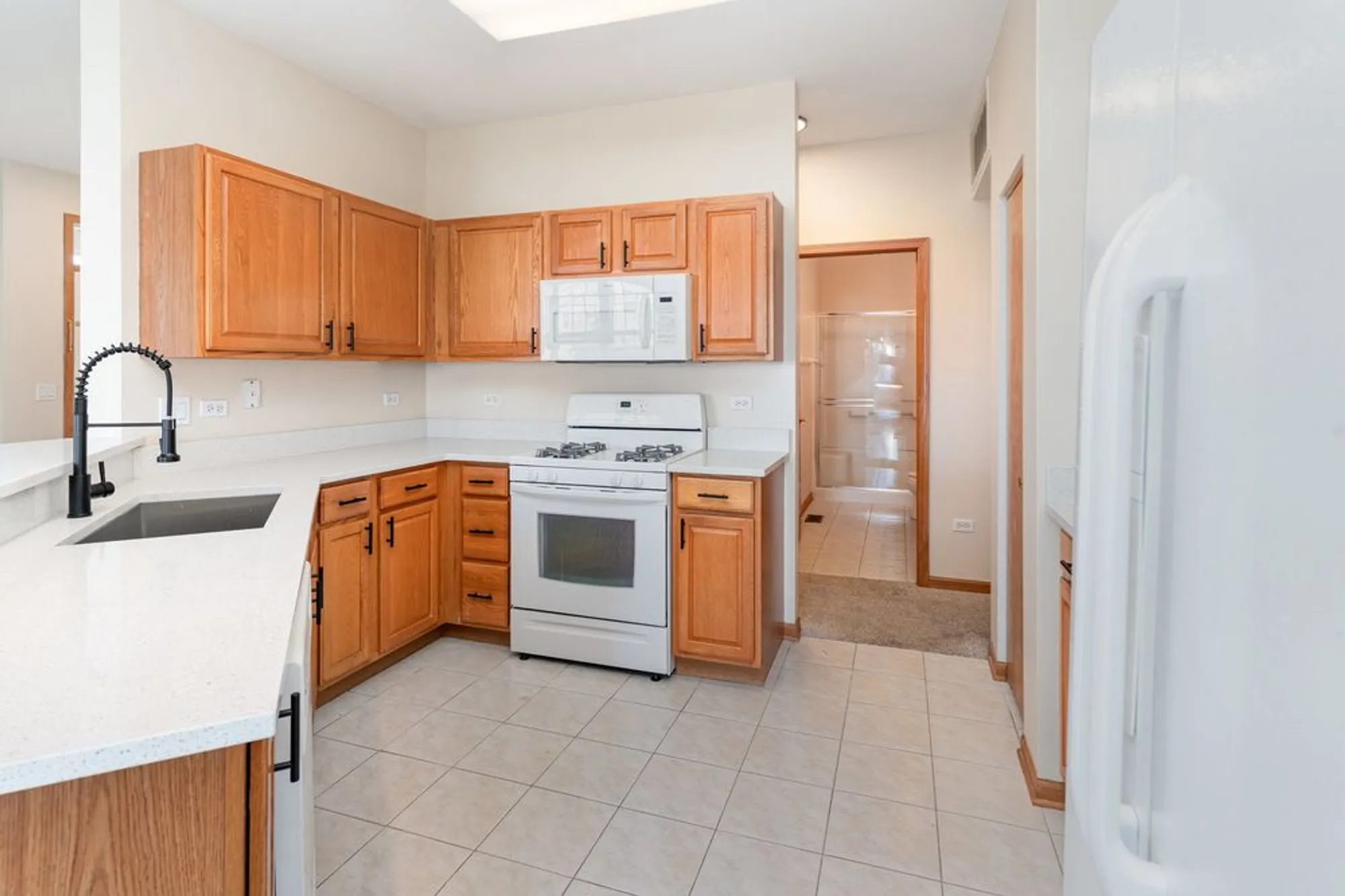 Property Slideshow image 4 of 25 | 16416 crescent lake ct, Crest Hill, IL, 60403