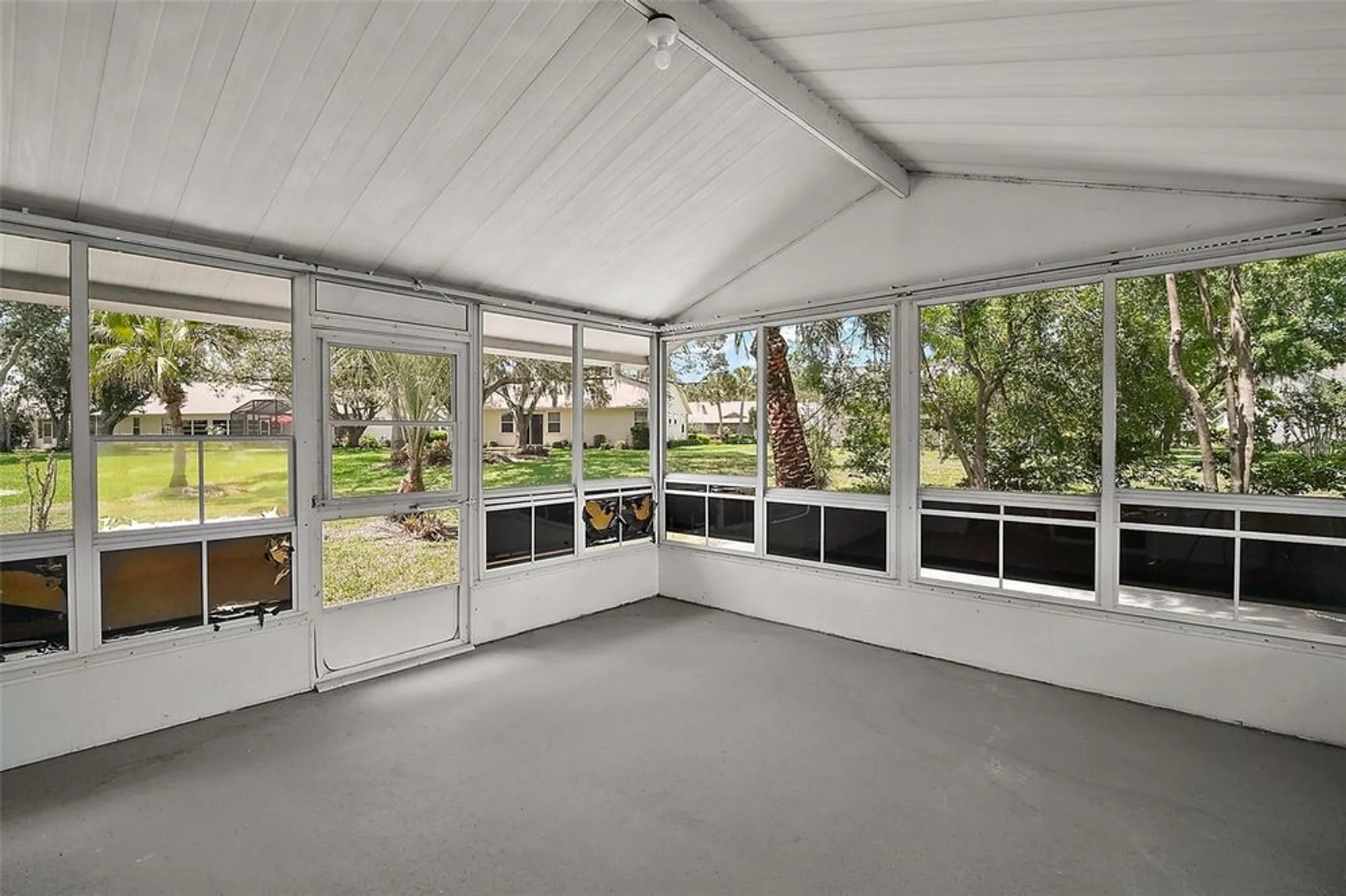 Property Slideshow image 32 of 41 | 5618 rosewall cir, Leesburg, FL, 34748