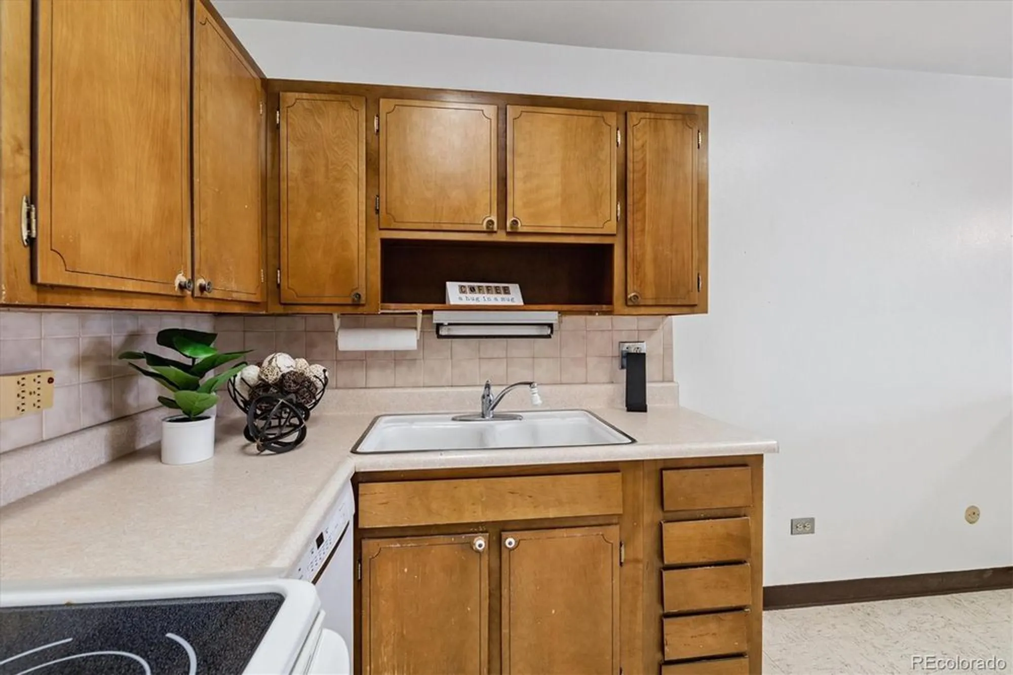 Property Slideshow image 6 of 44 | 610 s clinton st 10b, Denver, CO, 80247