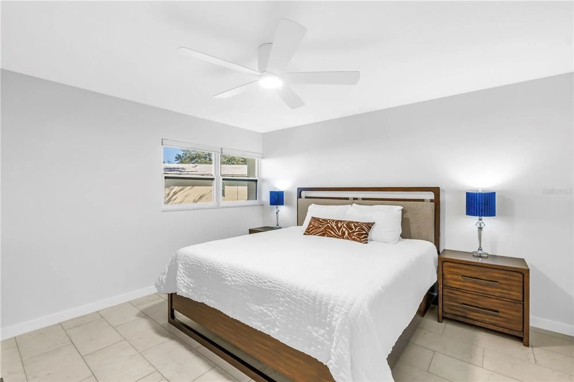 Property Slideshow image 22 of 60 | 111 whispering sands cir # v38, Sarasota, FL, 34242