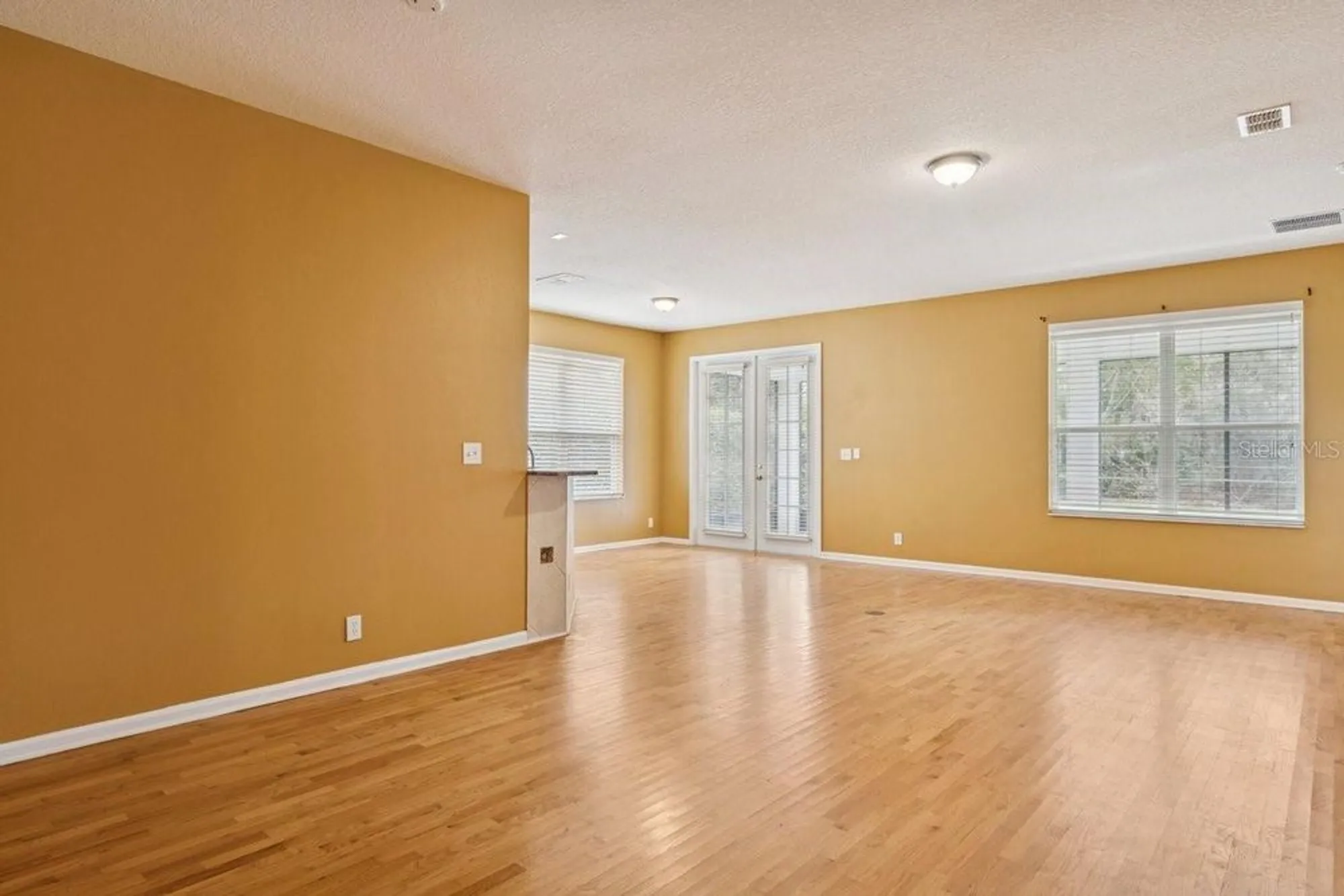 Property Slideshow image 8 of 44 | 902 heron point cir, Deland, FL, 32724