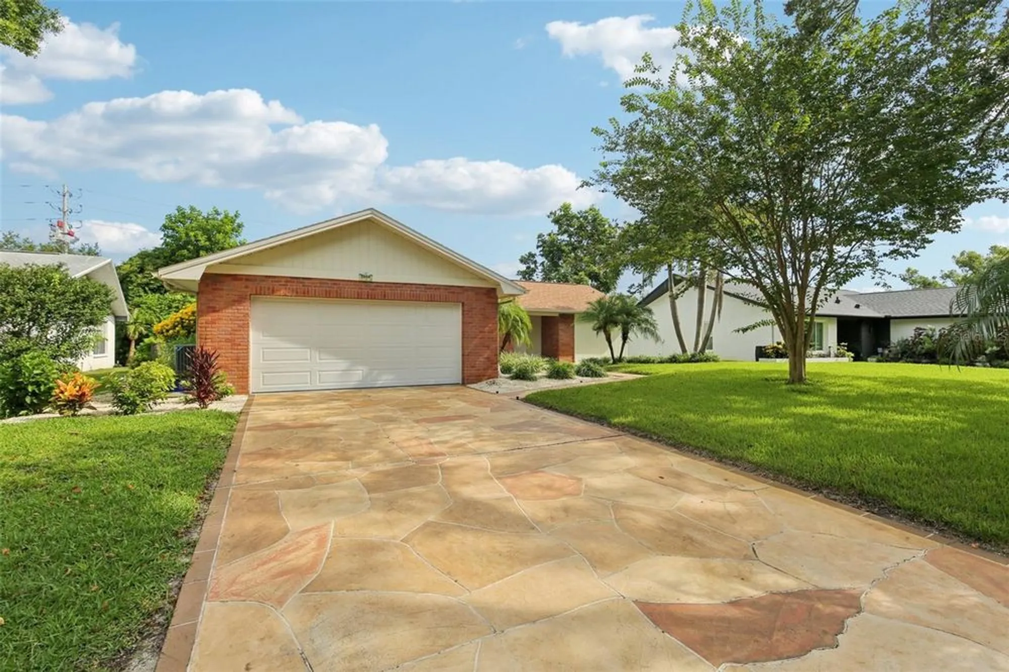 Property Slideshow image 2 of 78 | 2866 thistle ct, Palm Harbor, FL, 34684