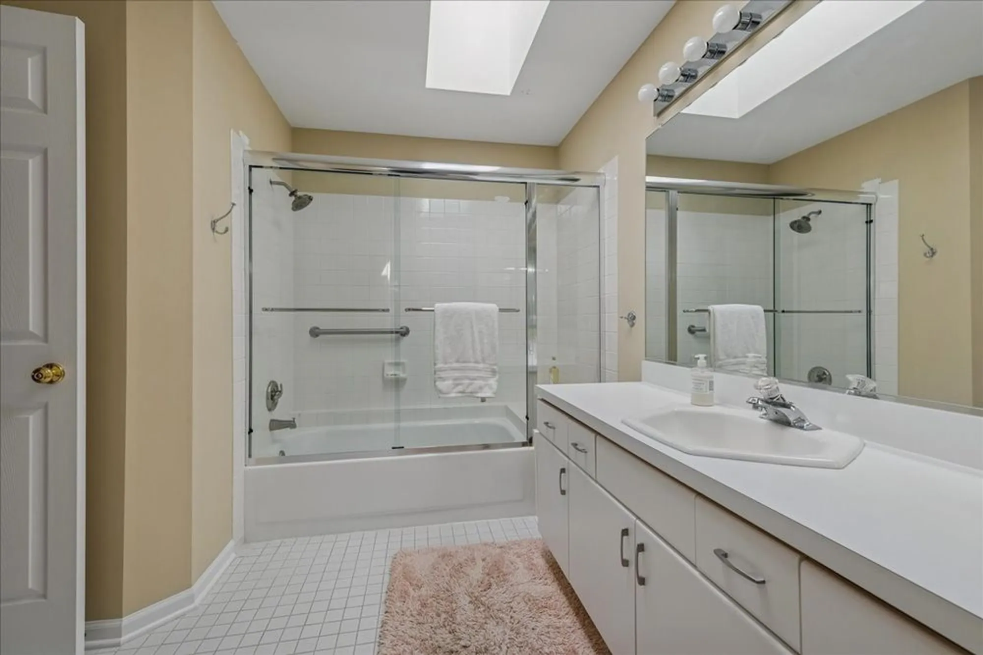Property Slideshow image 30 of 55 | 868 longmeadow ct, Lake Barrington, IL, 60010