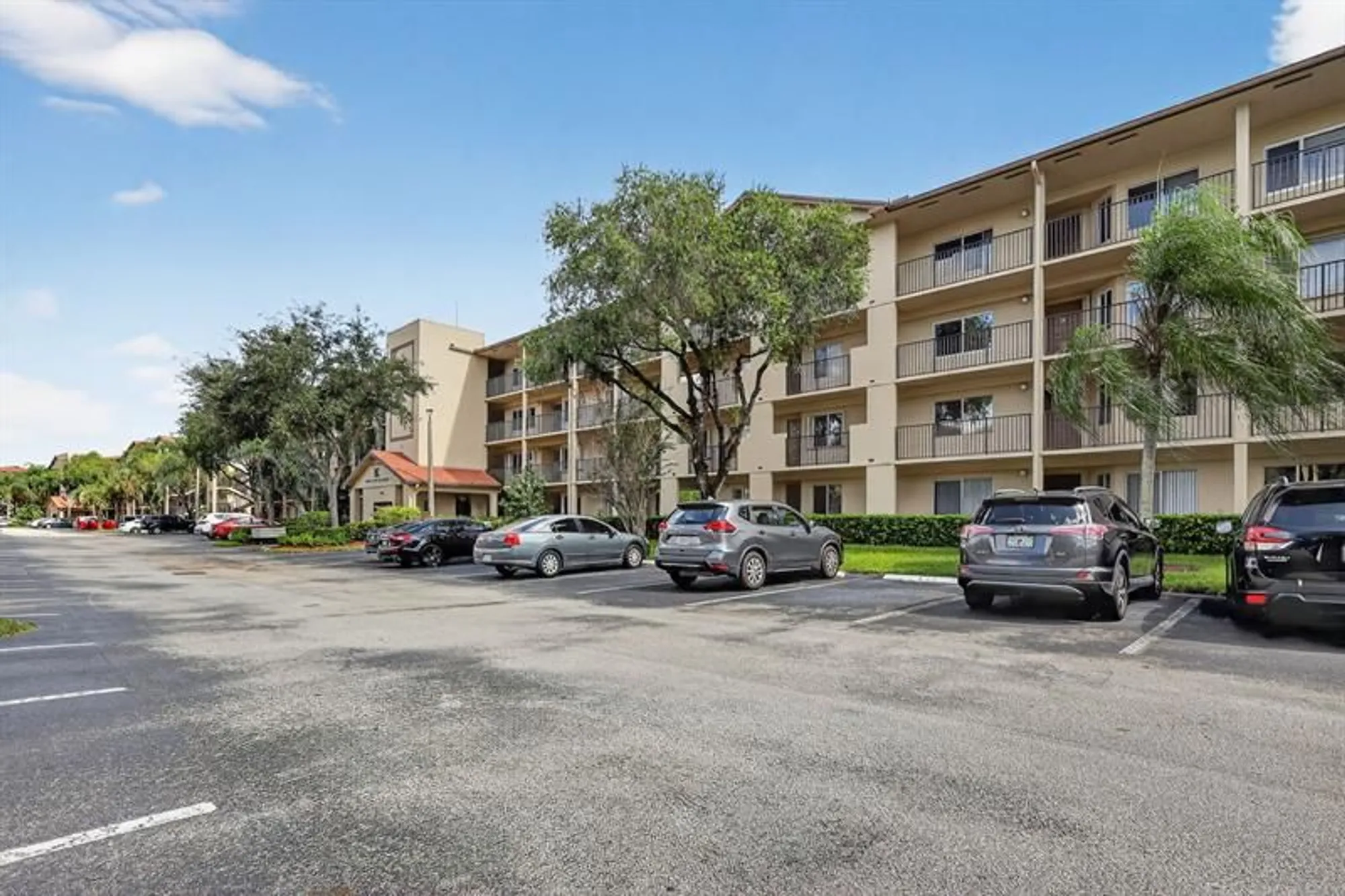 Property Slideshow image 9 of 70 | 1001 sw 141st ave, Pembroke Pines, FL, 33027