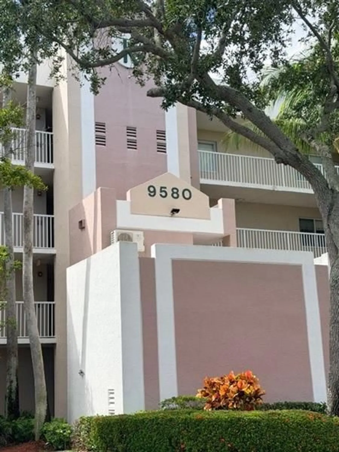 Property Slideshow image 2 of 29 | 9580 weldon cir apt k307, Fort Lauderdale, FL, 33321