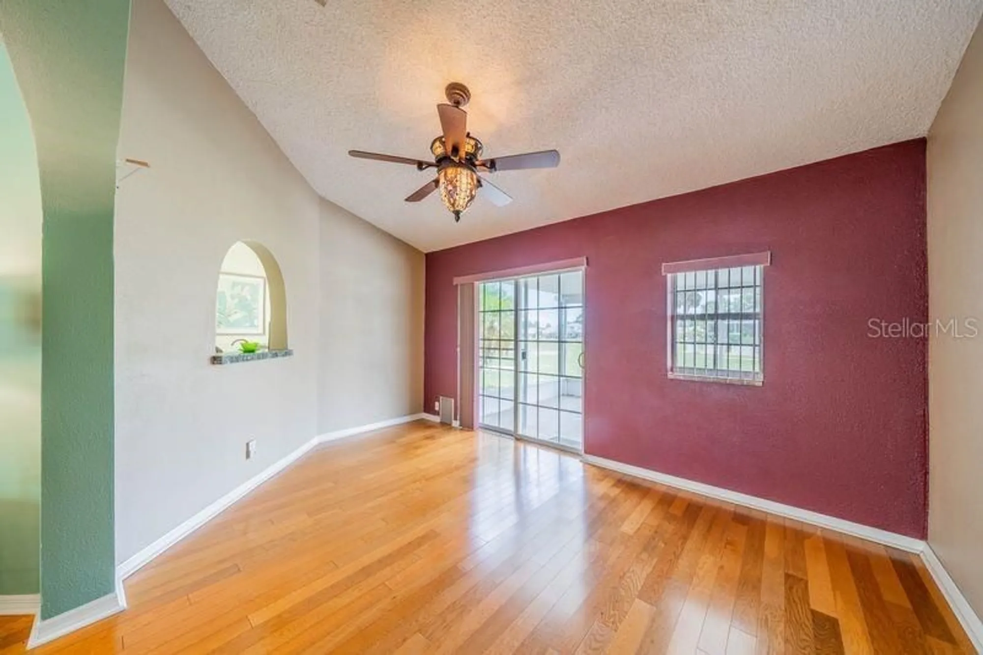 Property Slideshow image 16 of 47 | 301 caloosa palms ct, Sun City Center, FL, 33573