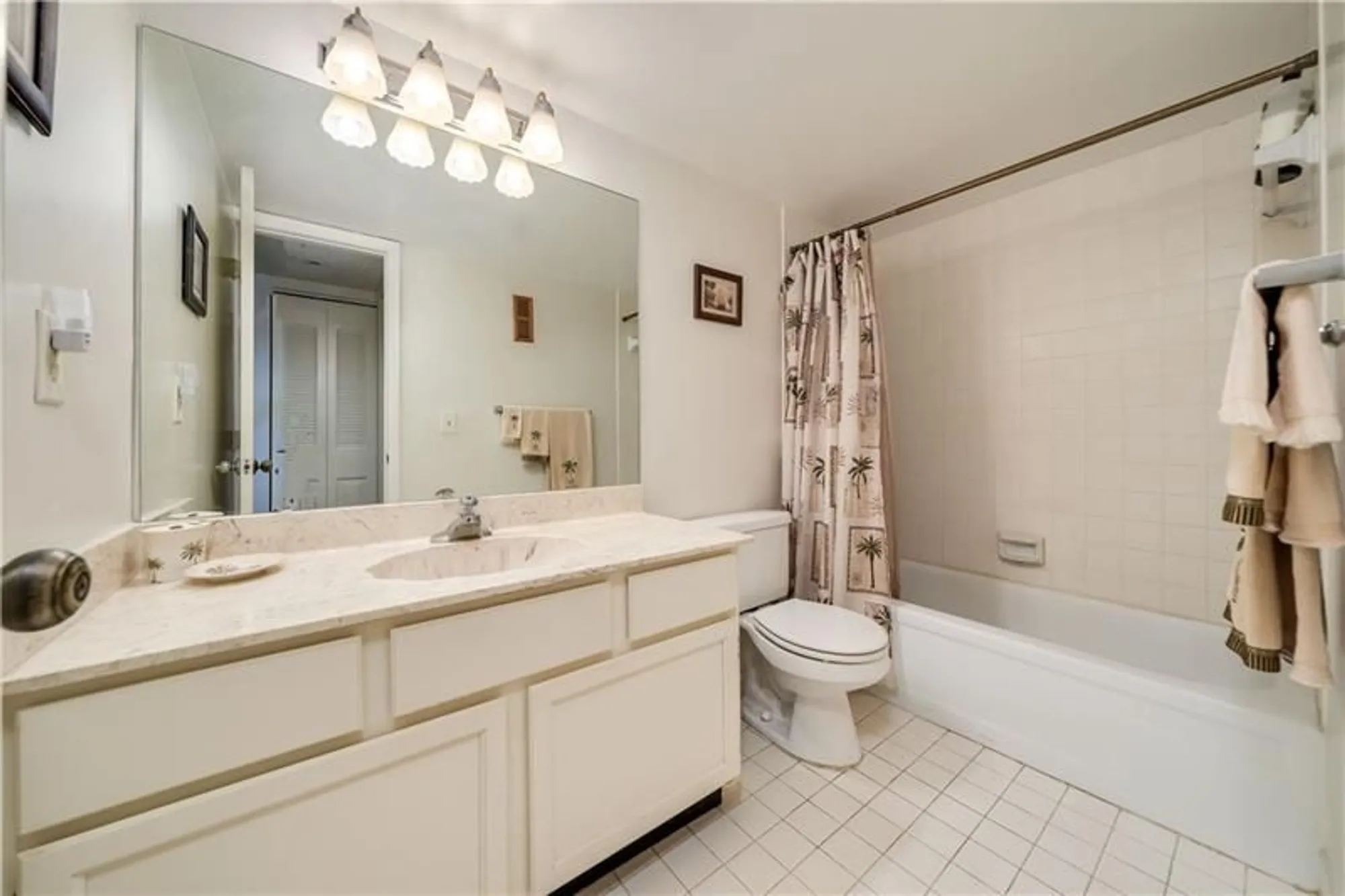 Property Slideshow image 17 of 32 | 3521 environ blvd apt 209, Lauderhill, FL, 33319