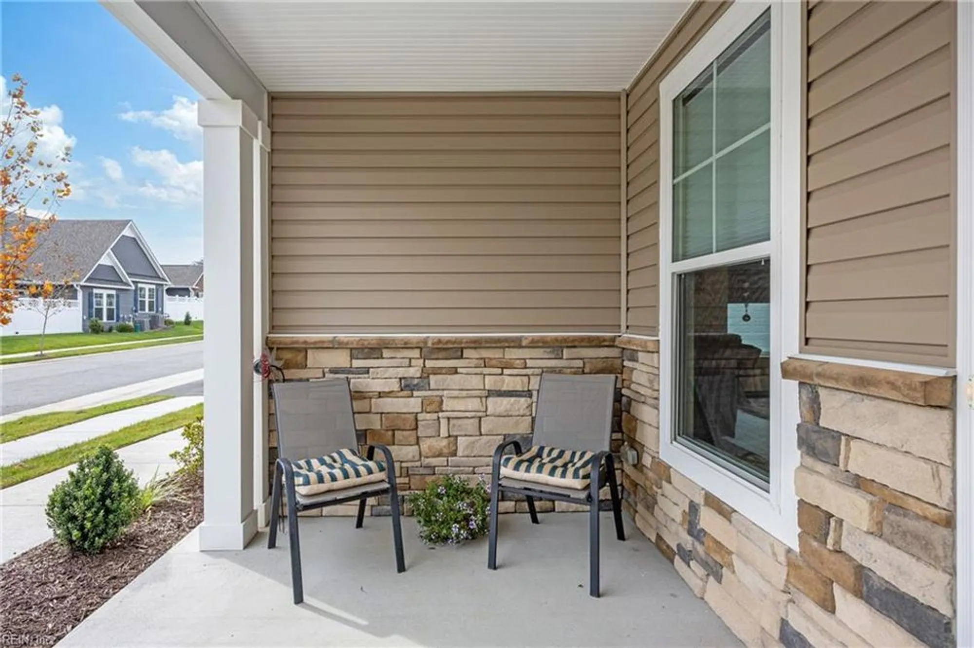 Property Slideshow image 4 of 39 | 221 richmond ave, Smithfield, VA, 23430