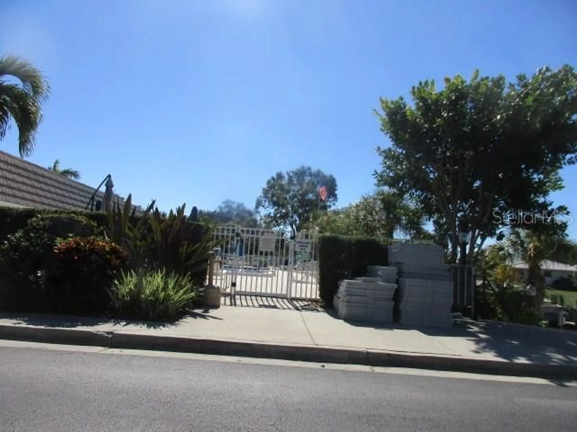 Property Slideshow image 17 of 17 | 5571 riverbluff cir # v1, Sarasota, FL, 34231