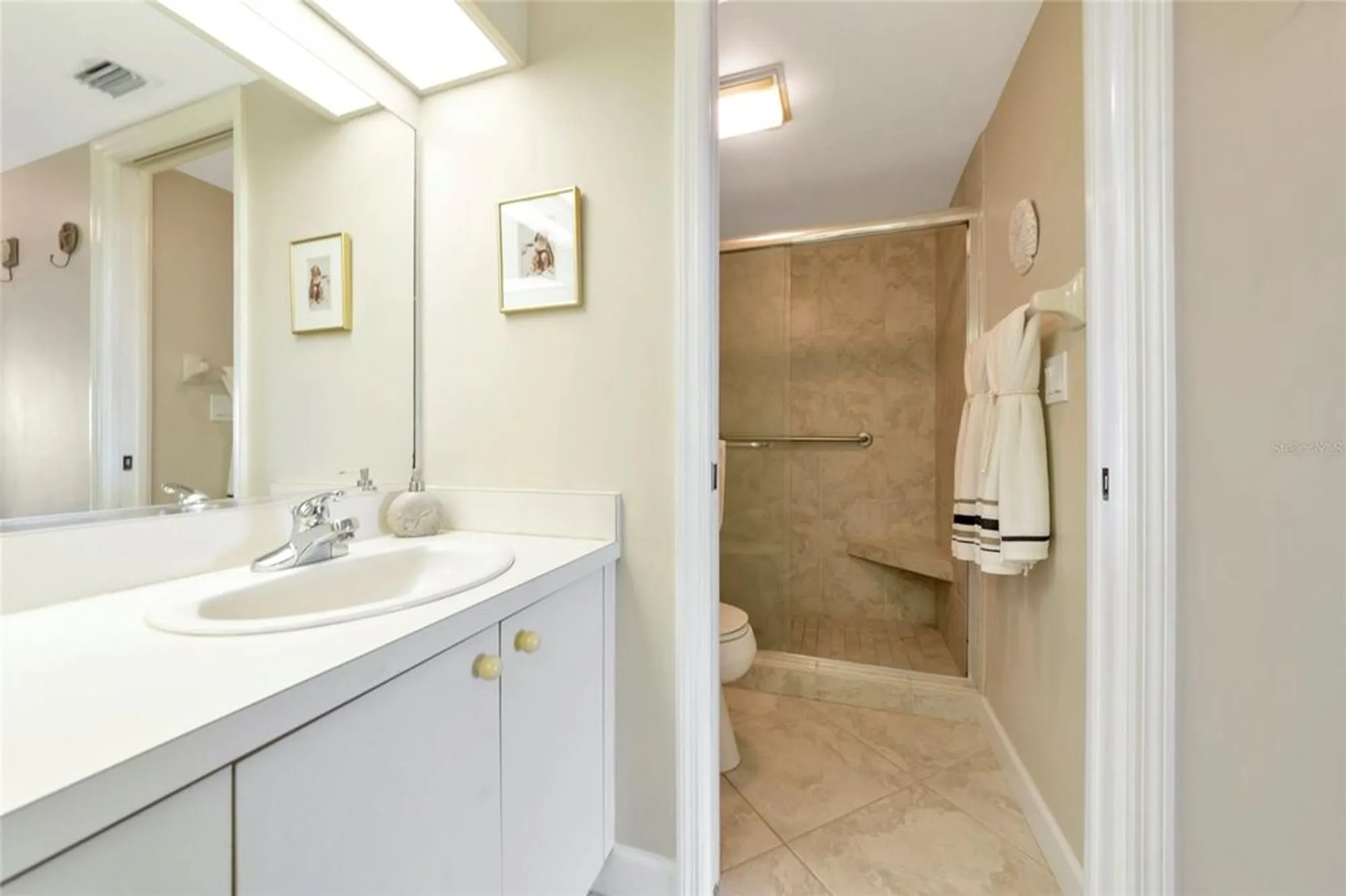 Property Slideshow image 36 of 52 | 1145 edgewater cir # 1145, Bradenton, FL, 34209