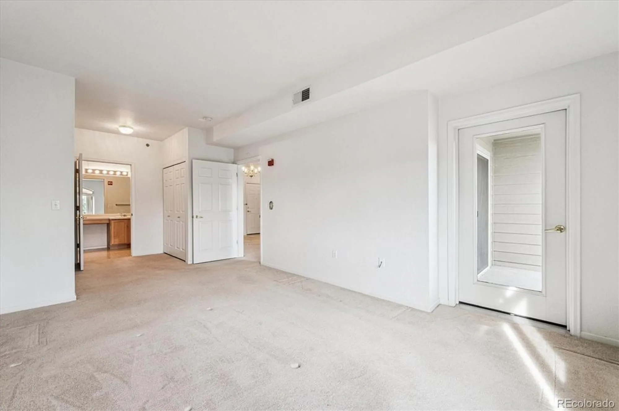 Property Slideshow image 15 of 39 | 2896 w riverwalk cir a304, Littleton, CO, 80123