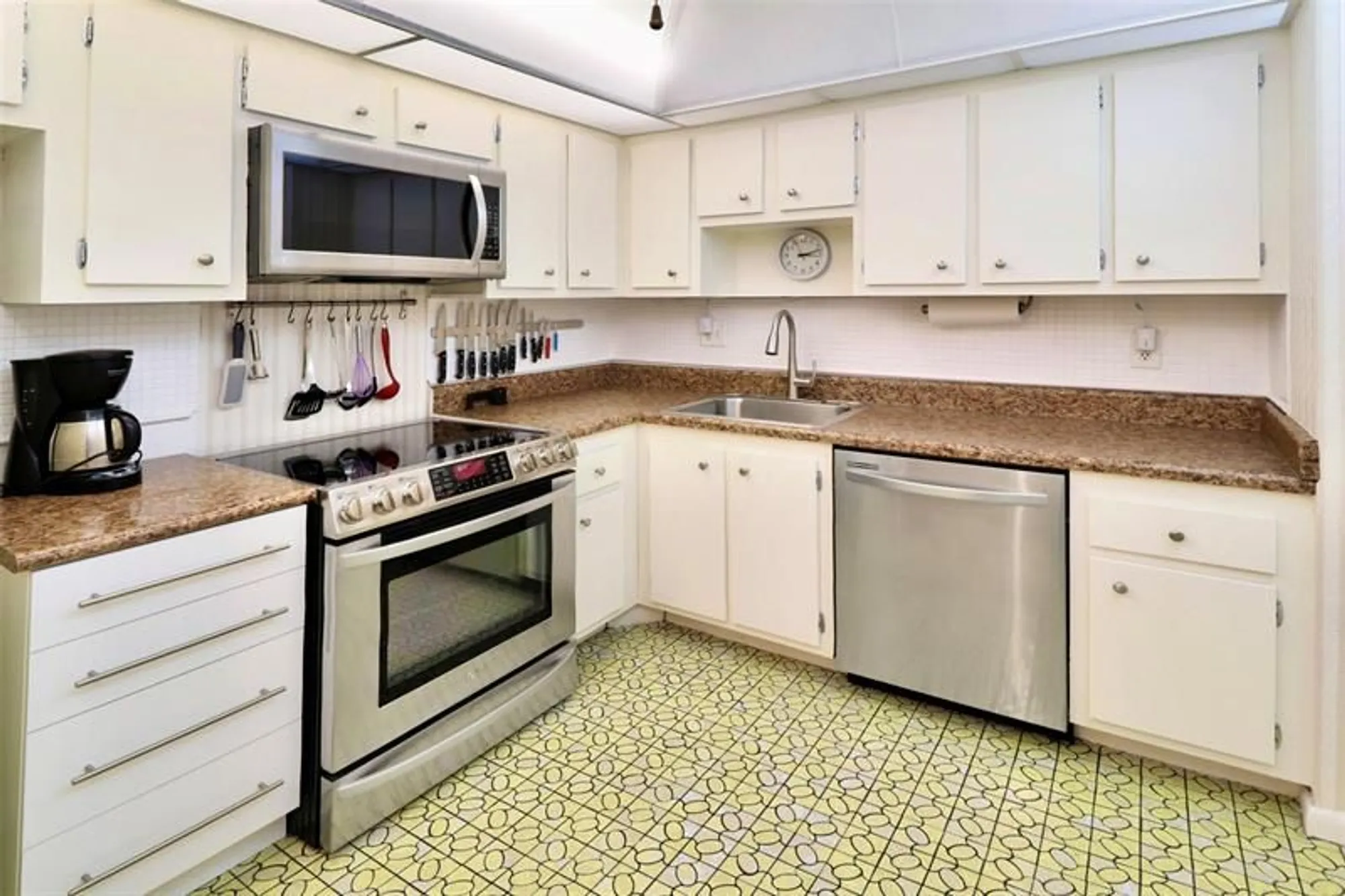 Property Slideshow image 22 of 31 | 4751 nw 21st st 209, Lauderhill, FL, 33313