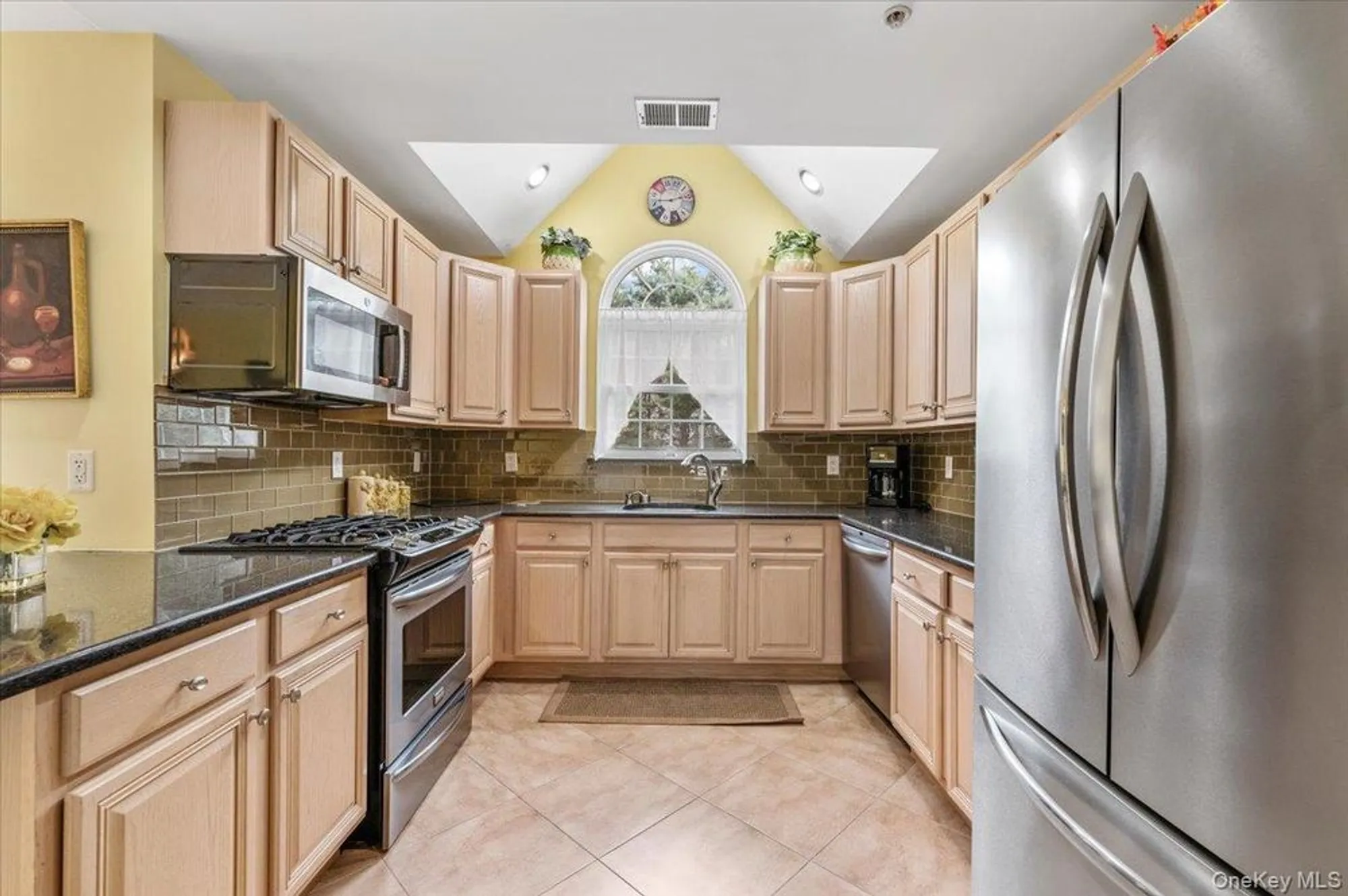 Property Slideshow image 4 of 27 | 108 joseph ln, Dix Hills, NY, 11746