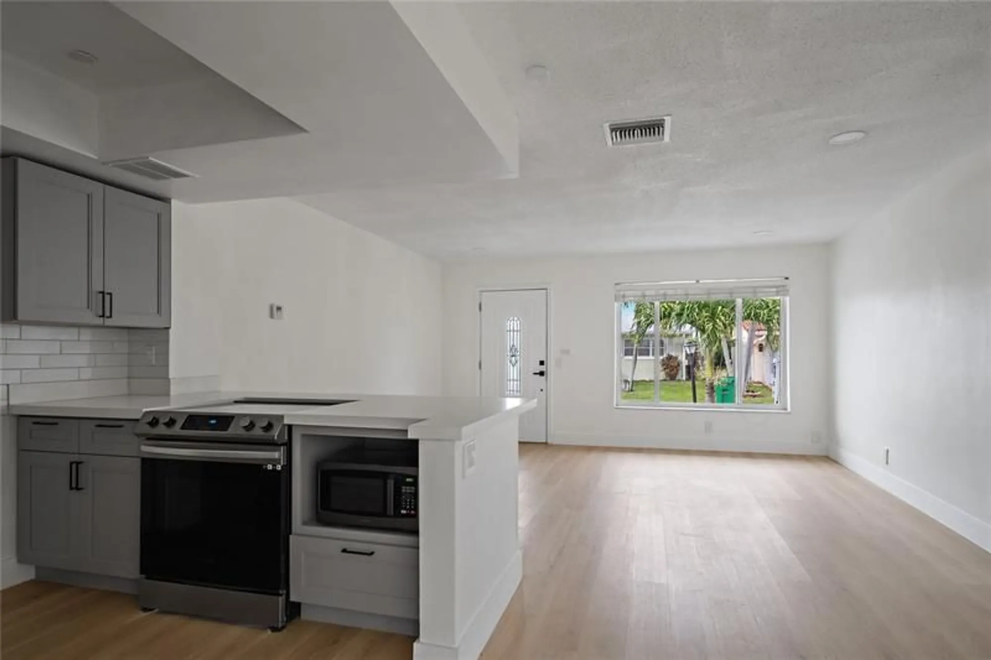 Property Slideshow image 28 of 34 | 4510 nw 49th dr, Tamarac, FL, 33319