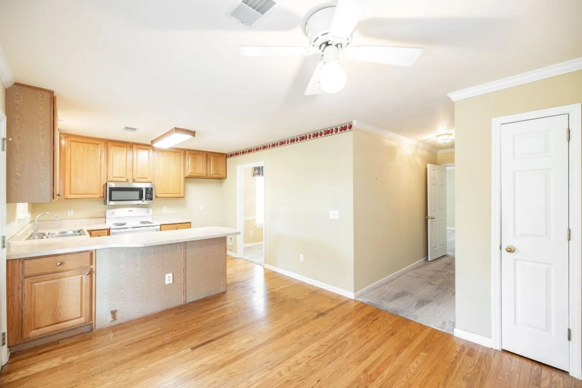 Property Slideshow image 36 of 54 | 115 newsom grn, Nashville, TN, 37221