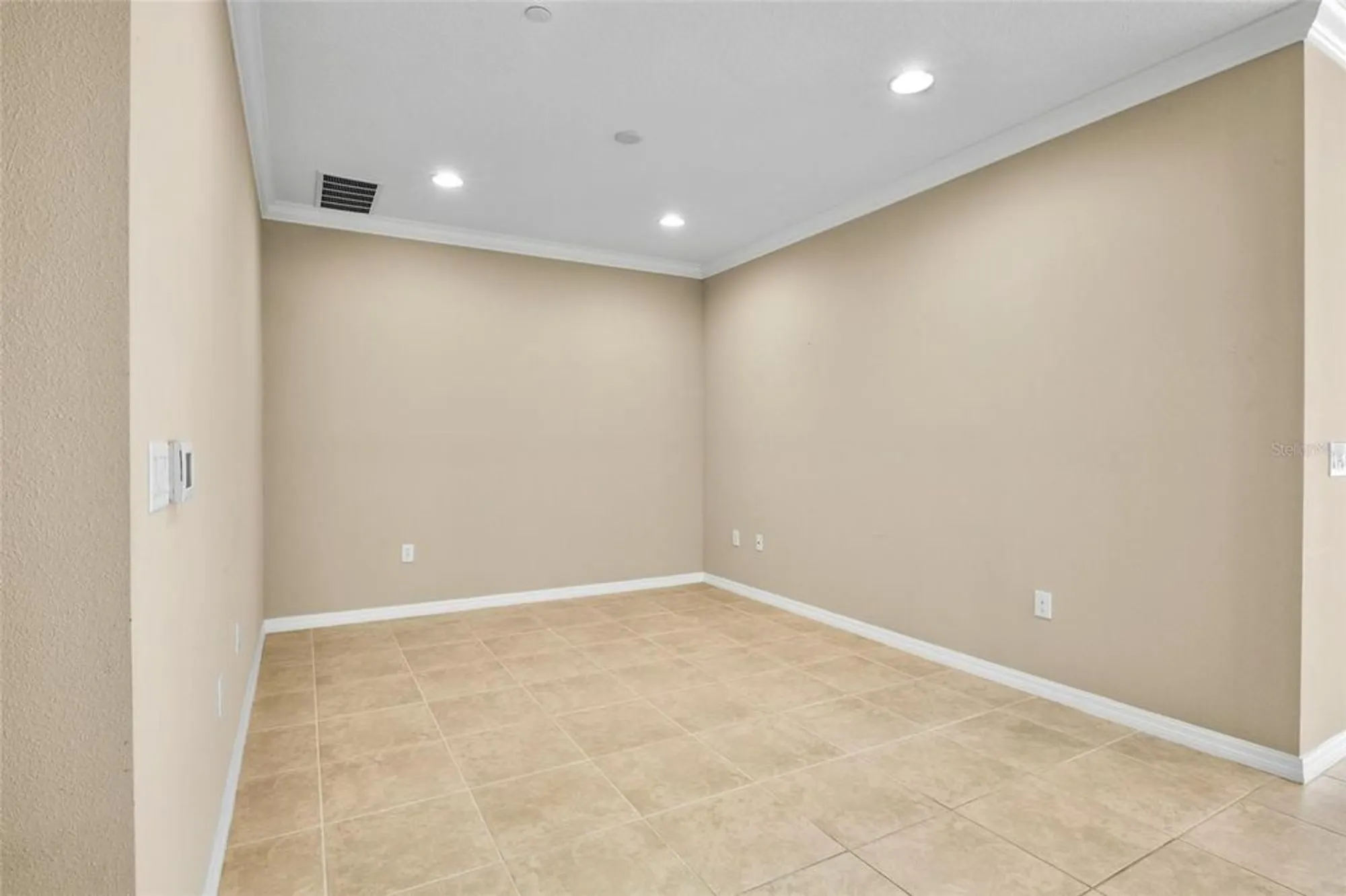 Property Slideshow image 14 of 49 | 5425 cicerone st 103, Sarasota, FL, 34238