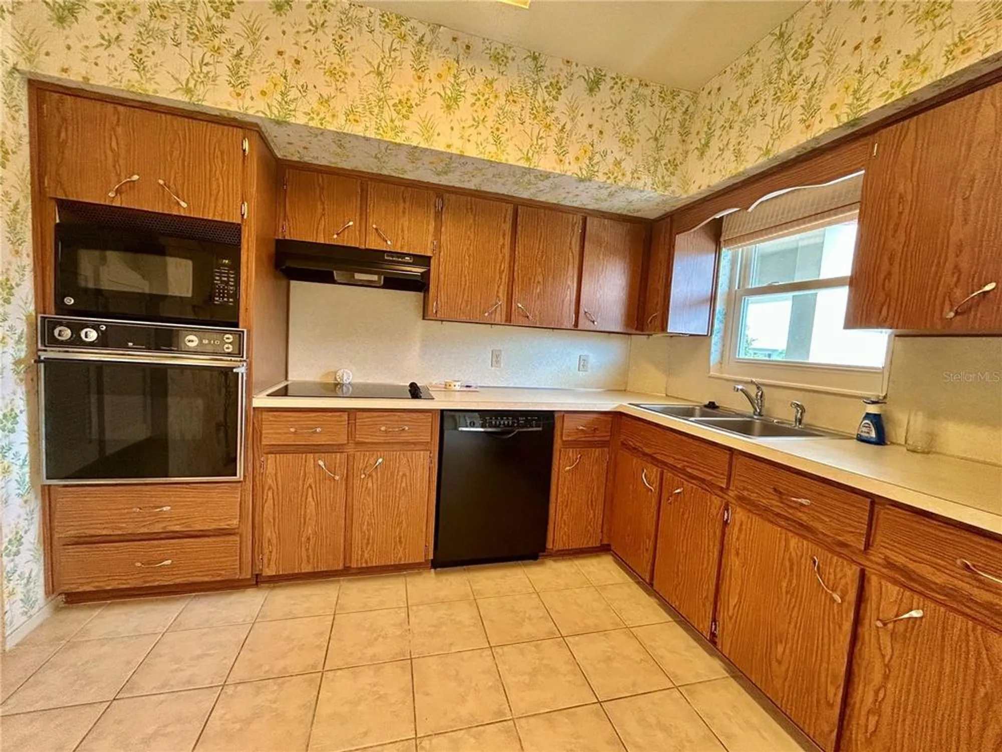Property Slideshow image 10 of 57 | 2350 haitian dr 60, Clearwater, FL, 33763