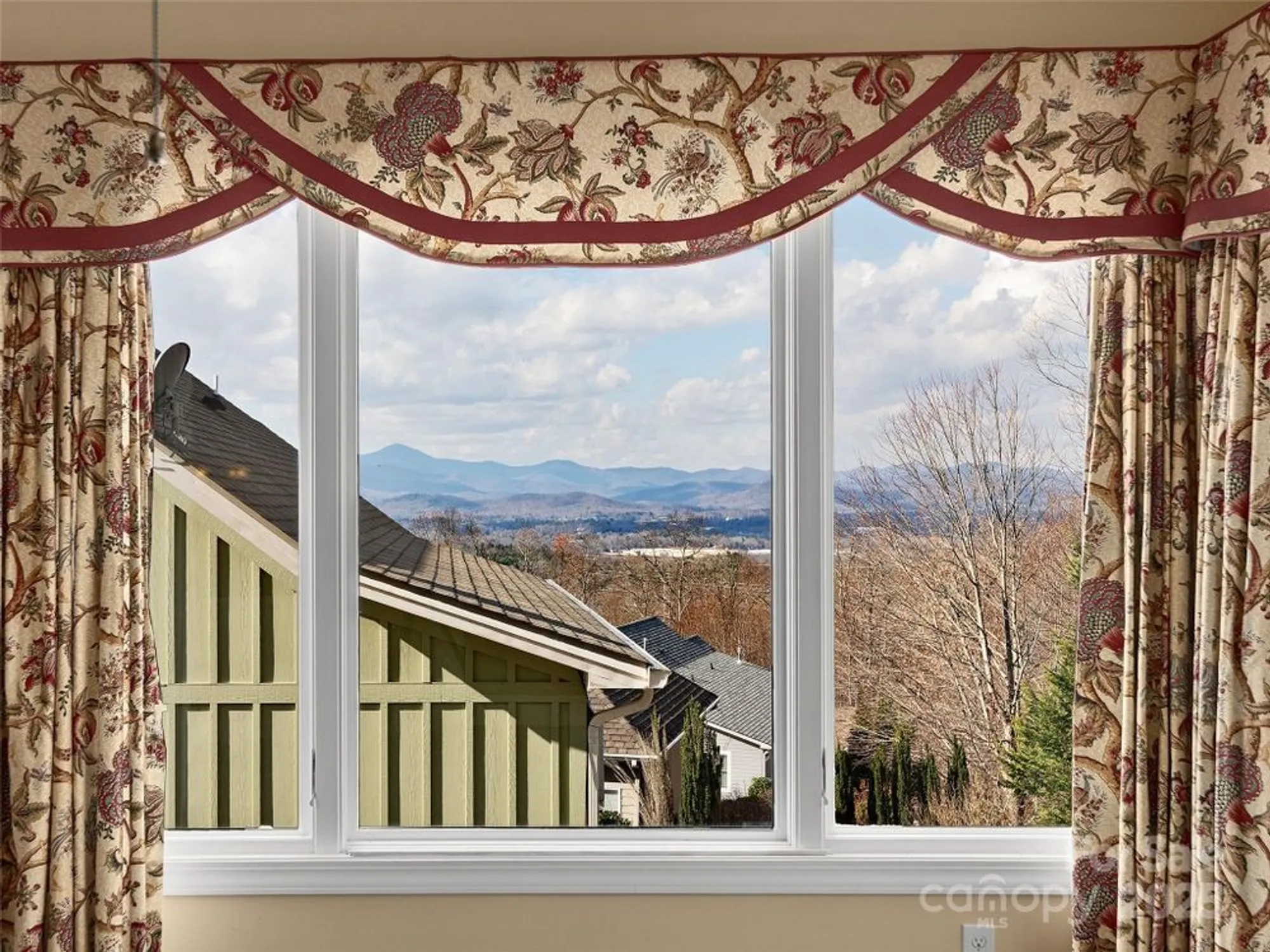Property Slideshow image 5 of 35 | 54 deep valley ln, Hendersonville, NC, 28791