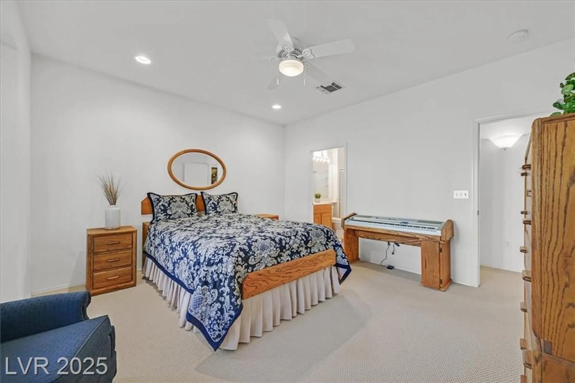 Property Slideshow image 16 of 37 | 2790 meadow park ave, Henderson, NV, 89052