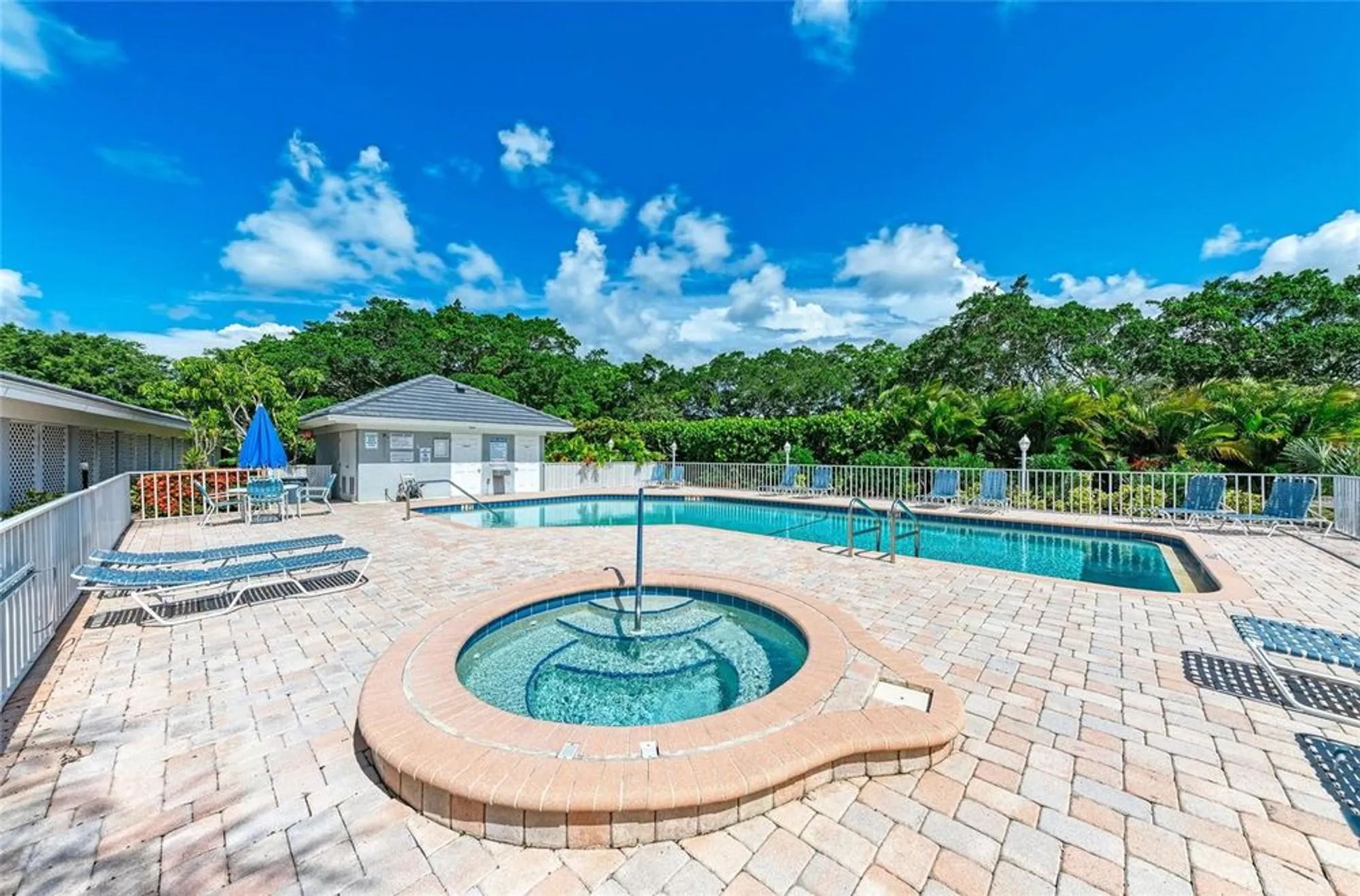 Property Slideshow image 33 of 45 | 1247 edgewater cir # 1247, Bradenton, FL, 34209