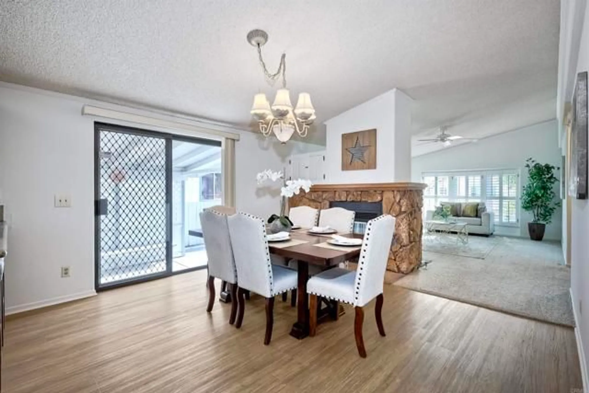 Property Slideshow image 6 of 42 | 1146 via santa paulo, Vista, CA, 92081