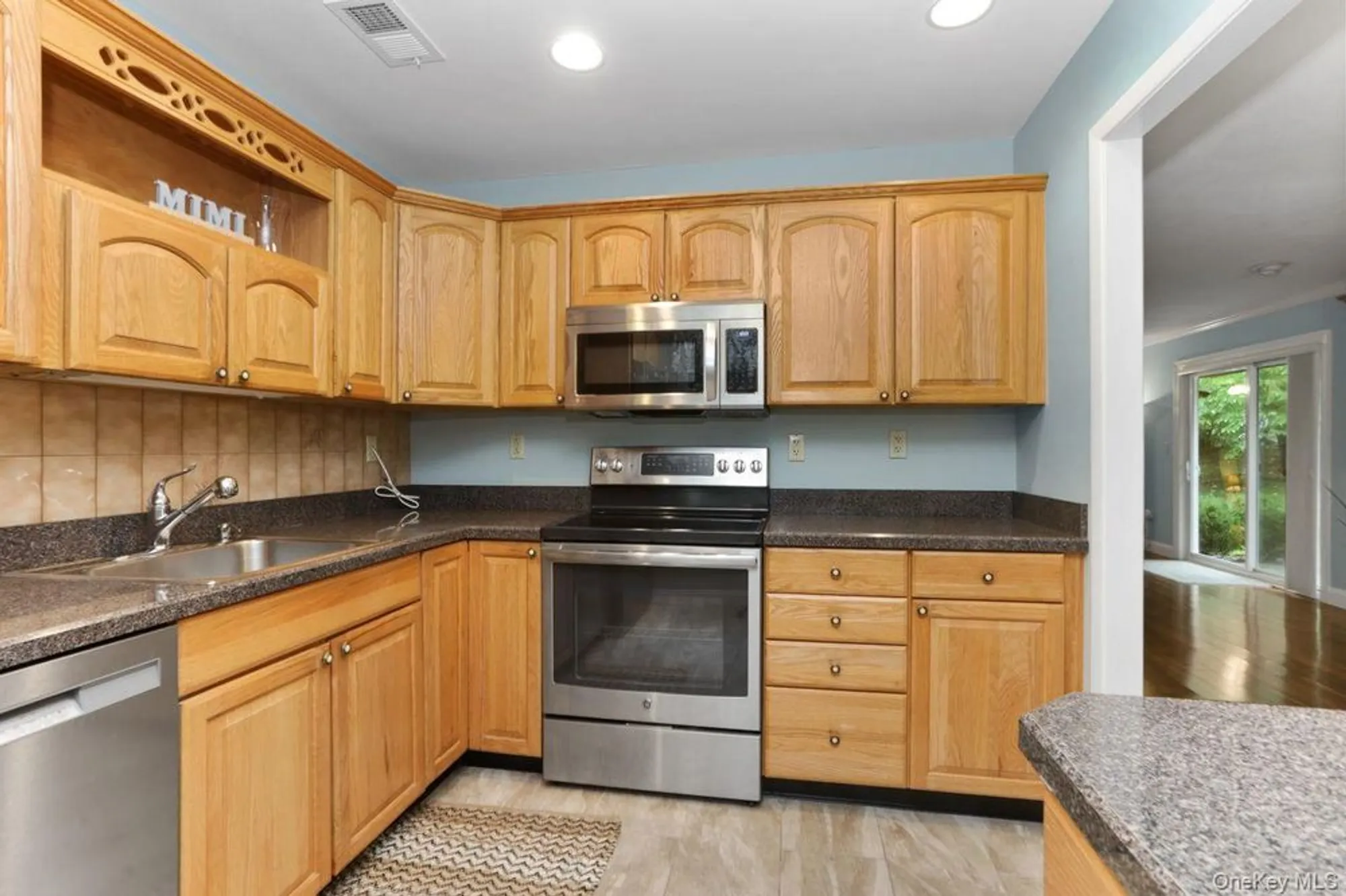 Property Slideshow image 12 of 35 | 141 flintlock way b, Yorktown Heights, NY, 10598