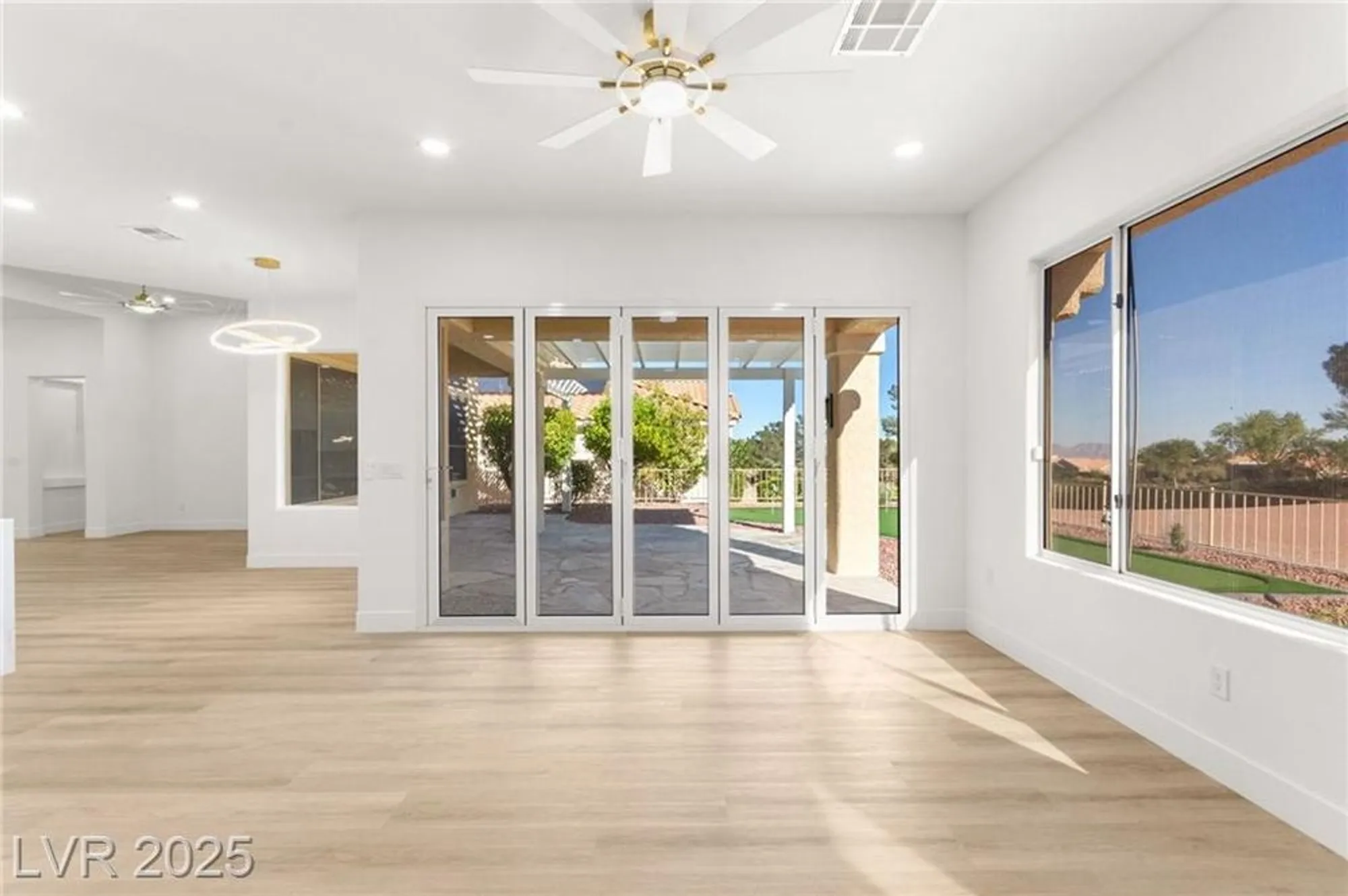 Property Slideshow image 16 of 99 | 3004 darby falls dr, Las Vegas, NV, 89134