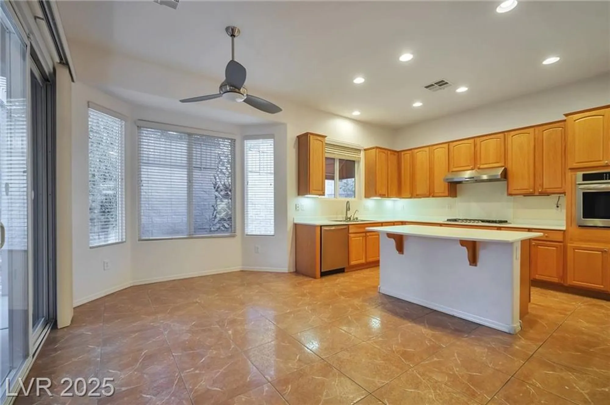 Property Slideshow image 8 of 35 | 2585 portsmouth creek ave, Henderson, NV, 89052
