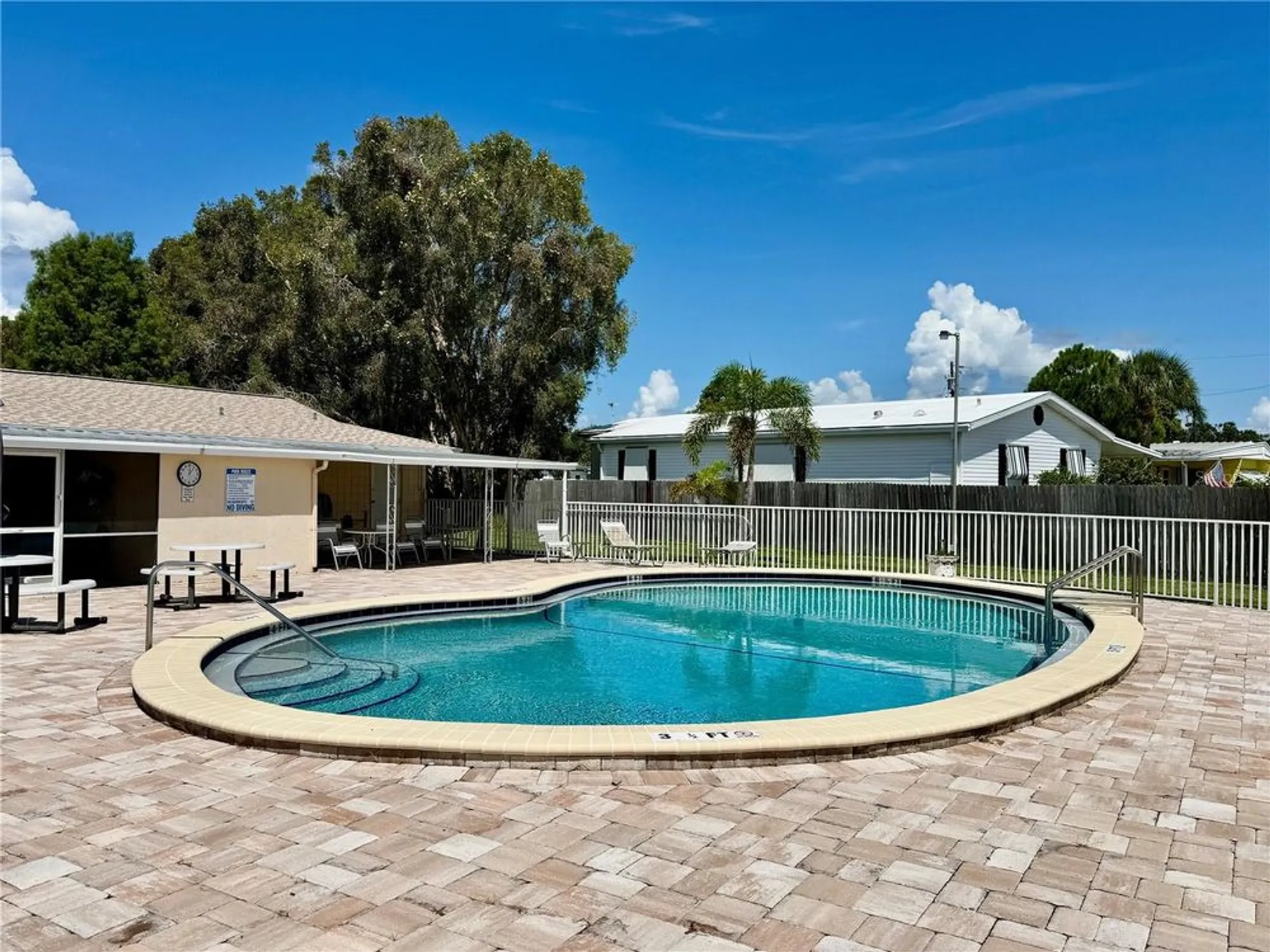 Property Slideshow image 6 of 20 | 857 cambridge ct, Dunedin, FL, 34698