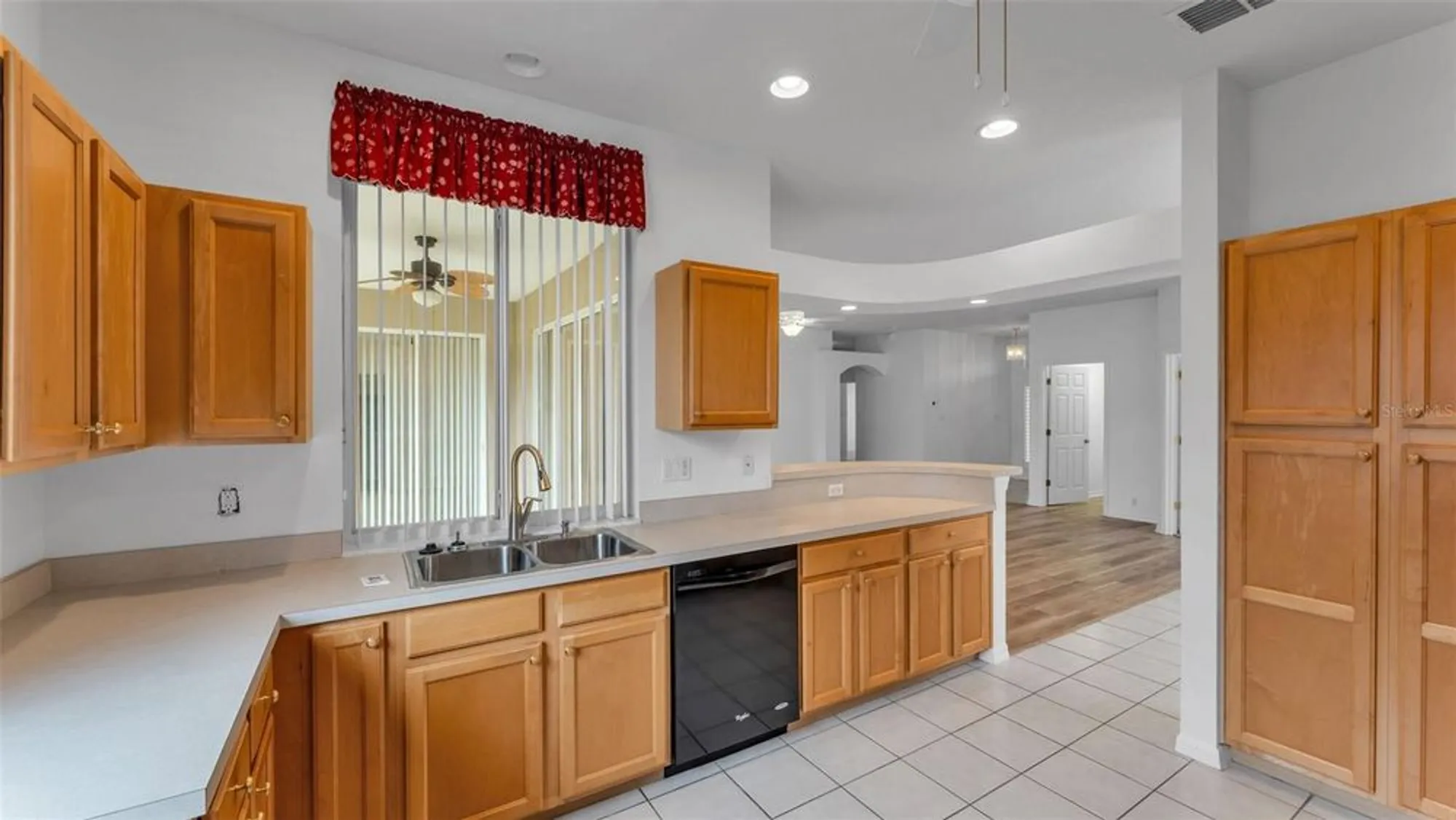 Property Slideshow image 16 of 37 | 4268 windchime ln, Lakeland, FL, 33811