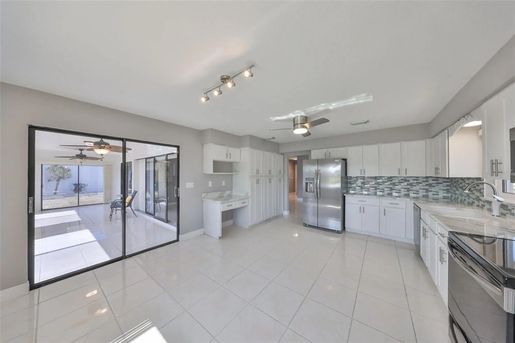 Property Slideshow image 30 of 53 | 1806 wolf laurel dr, Sun City Center, FL, 33573