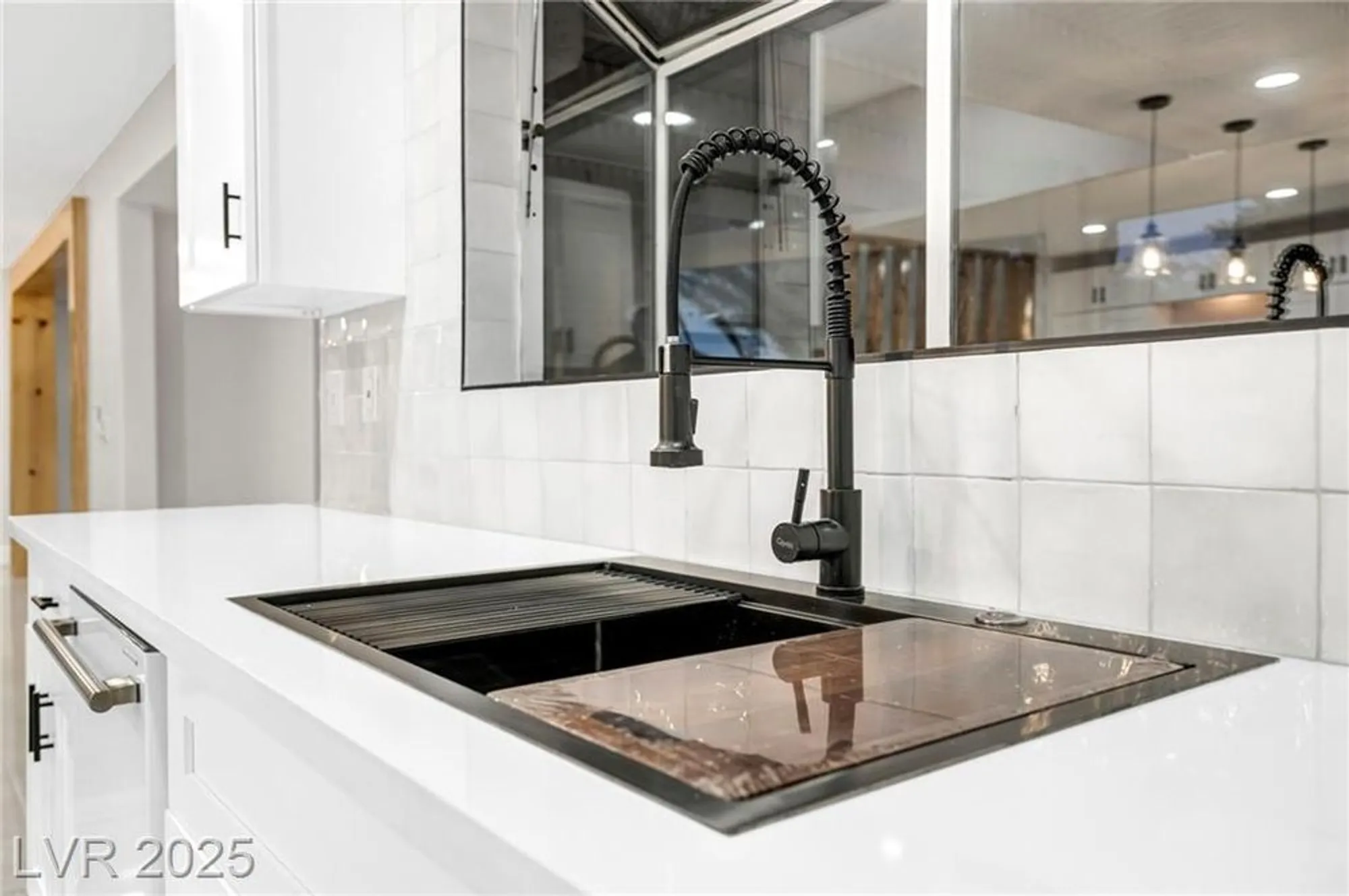 Property Slideshow image 24 of 70 | 2920 crown ridge dr, Las Vegas, NV, 89134