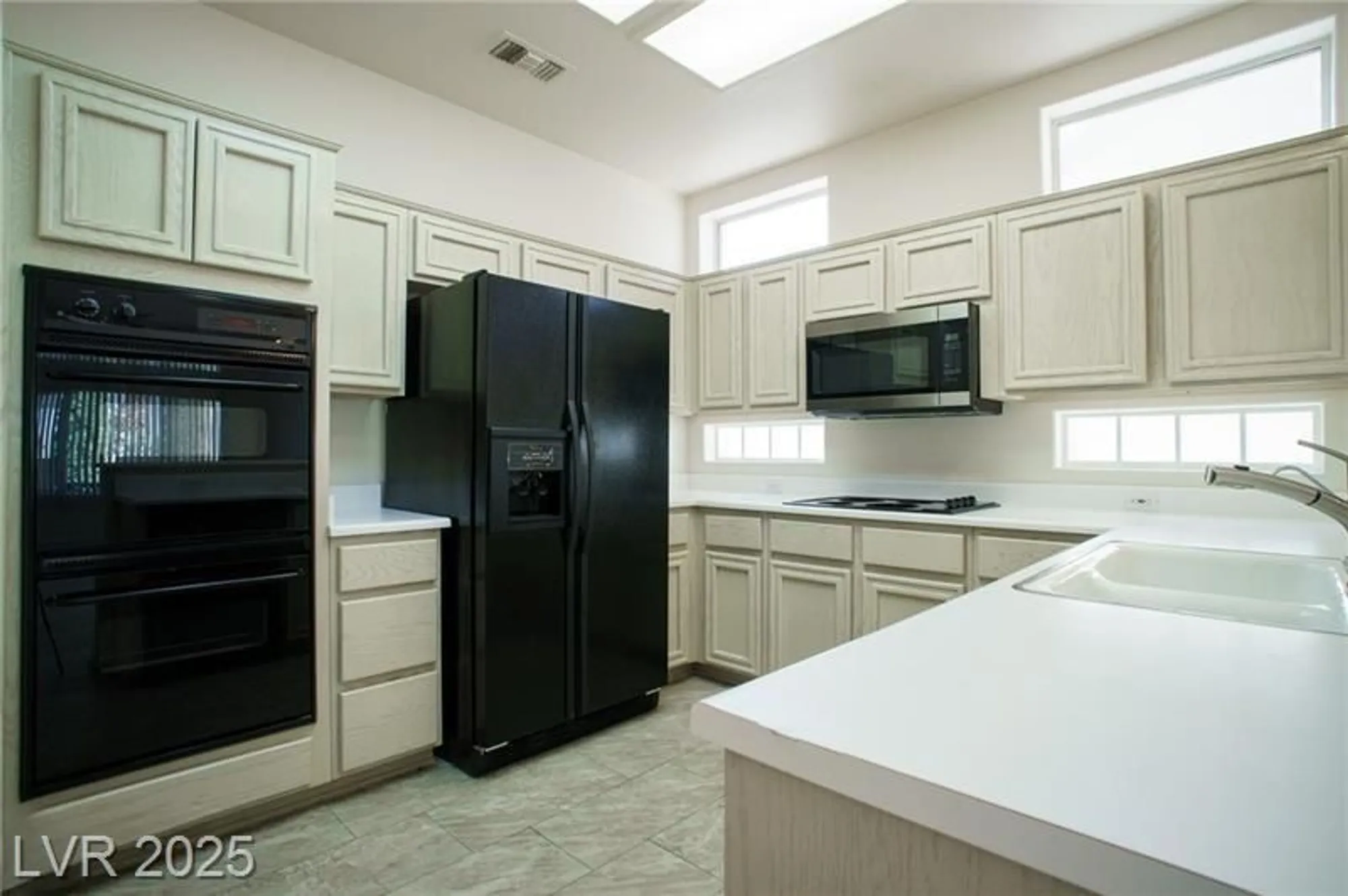 Property Slideshow image 11 of 32 | 10520 shoalhaven dr, Las Vegas, NV, 89134