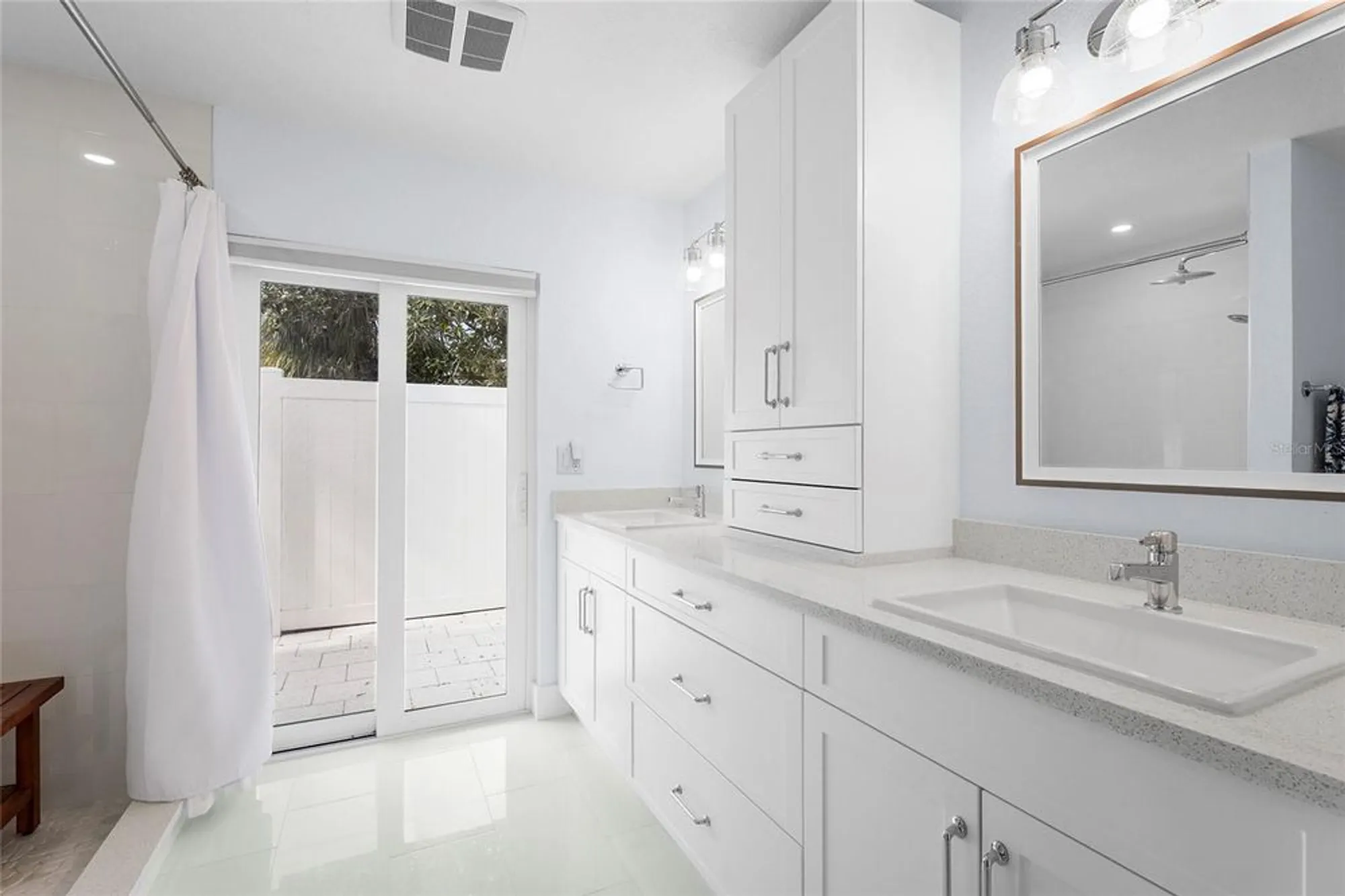 Property Slideshow image 10 of 57 | 5720 timber lake cir, Sarasota, FL, 34243