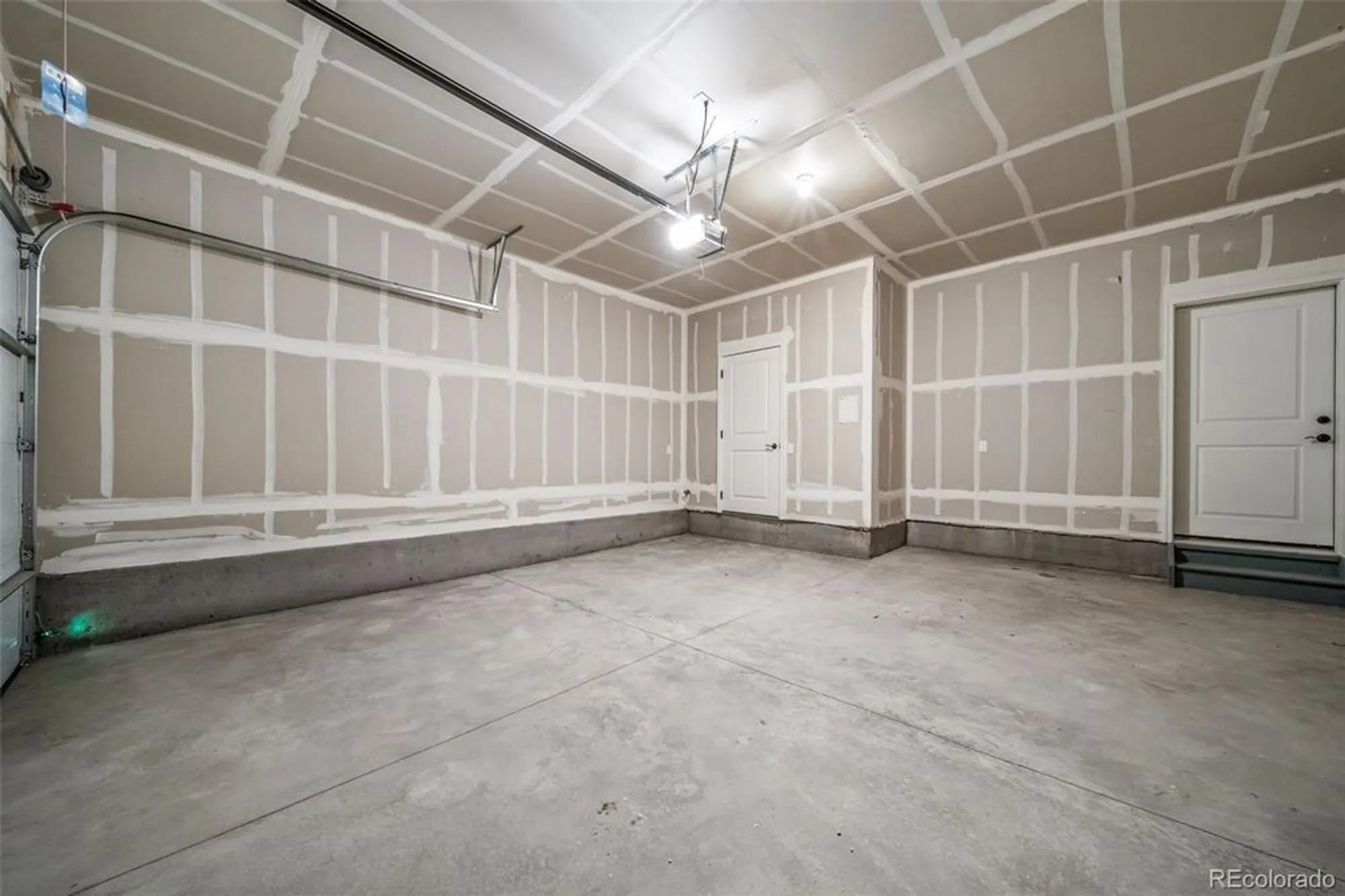 Property Slideshow image 14 of 18 | 21927 e 51st dr, Aurora, CO, 80019