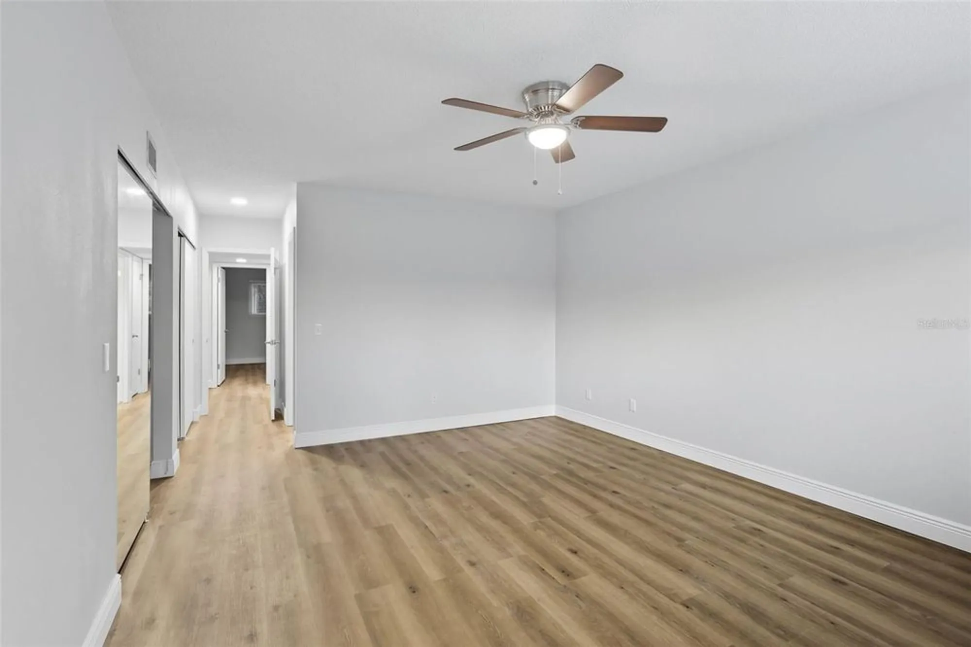 Property Slideshow image 24 of 28 | 2351 irish ln 21, Clearwater, FL, 33763