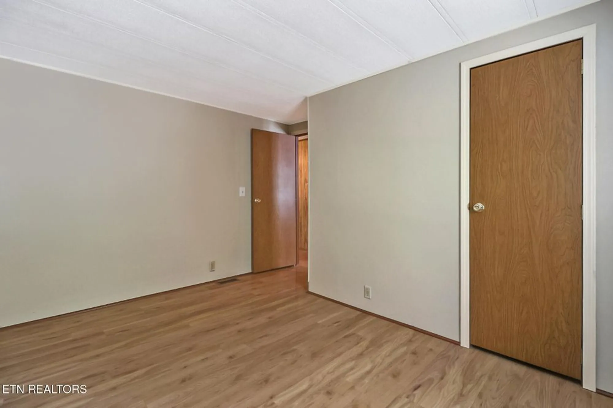 Property Slideshow image 23 of 28 | 20 robin hood ln, Crossville, TN, 38558