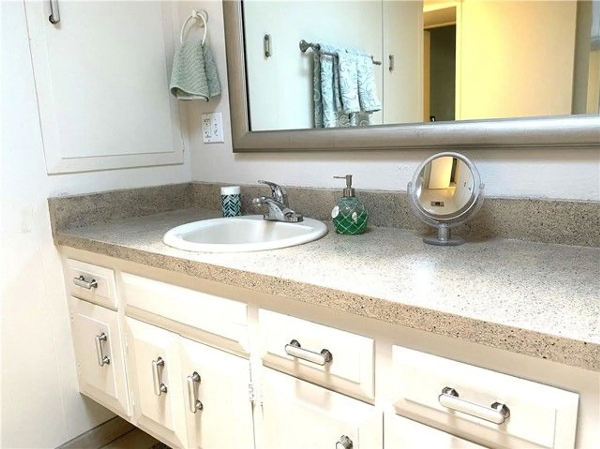 Property Slideshow image 27 of 30 | 13380 danbury ln # m6-130d, Seal Beach, CA, 90740