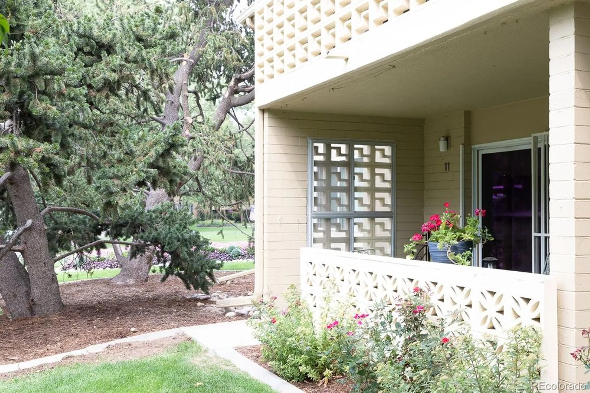 Property Slideshow image 3 of 32 | 710 s clinton st apt 11a, Denver, CO, 80247