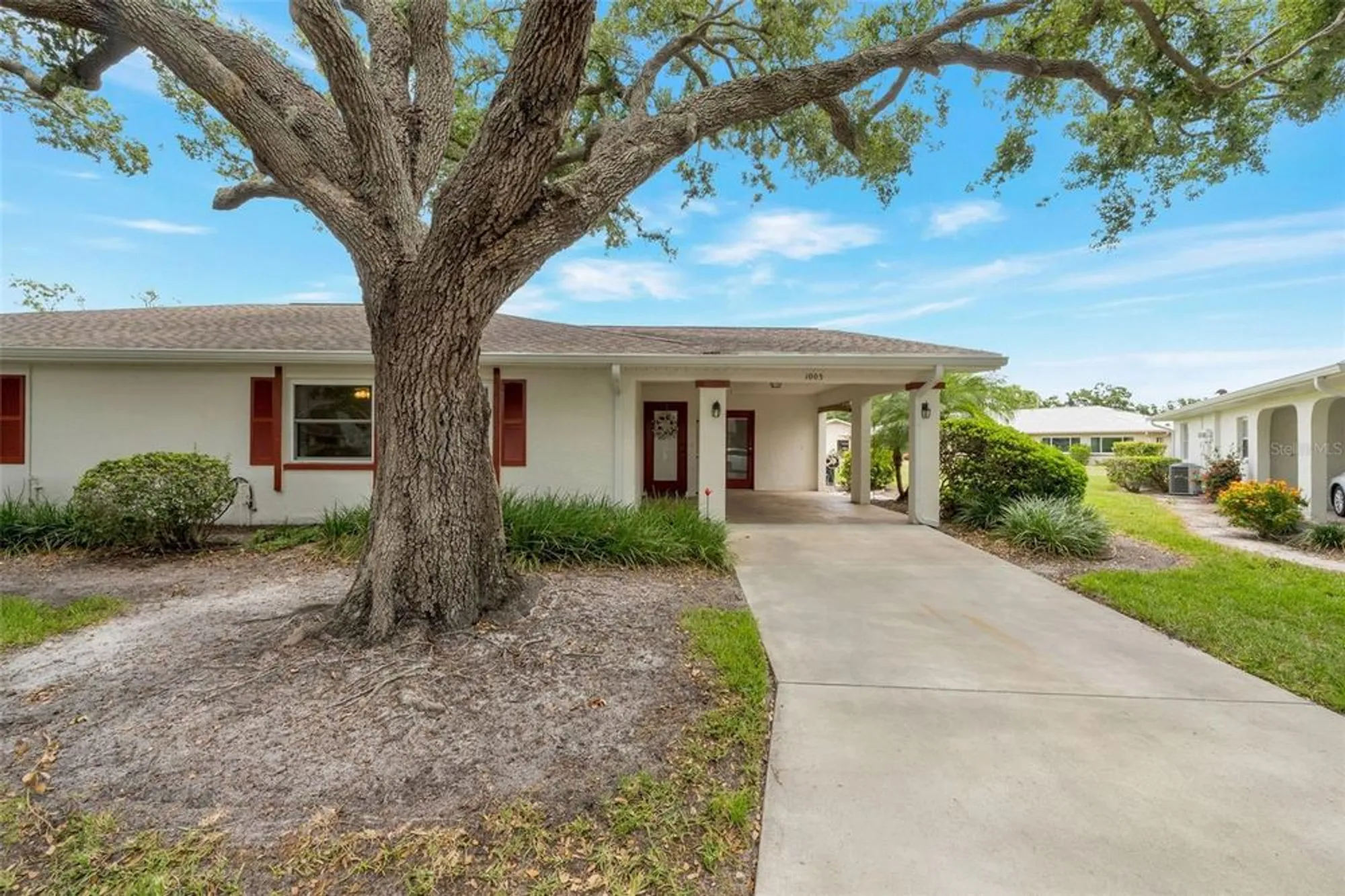 Property Slideshow image 2 of 33 | 1005 harefield cir # 43, Sun City Center, FL, 33573