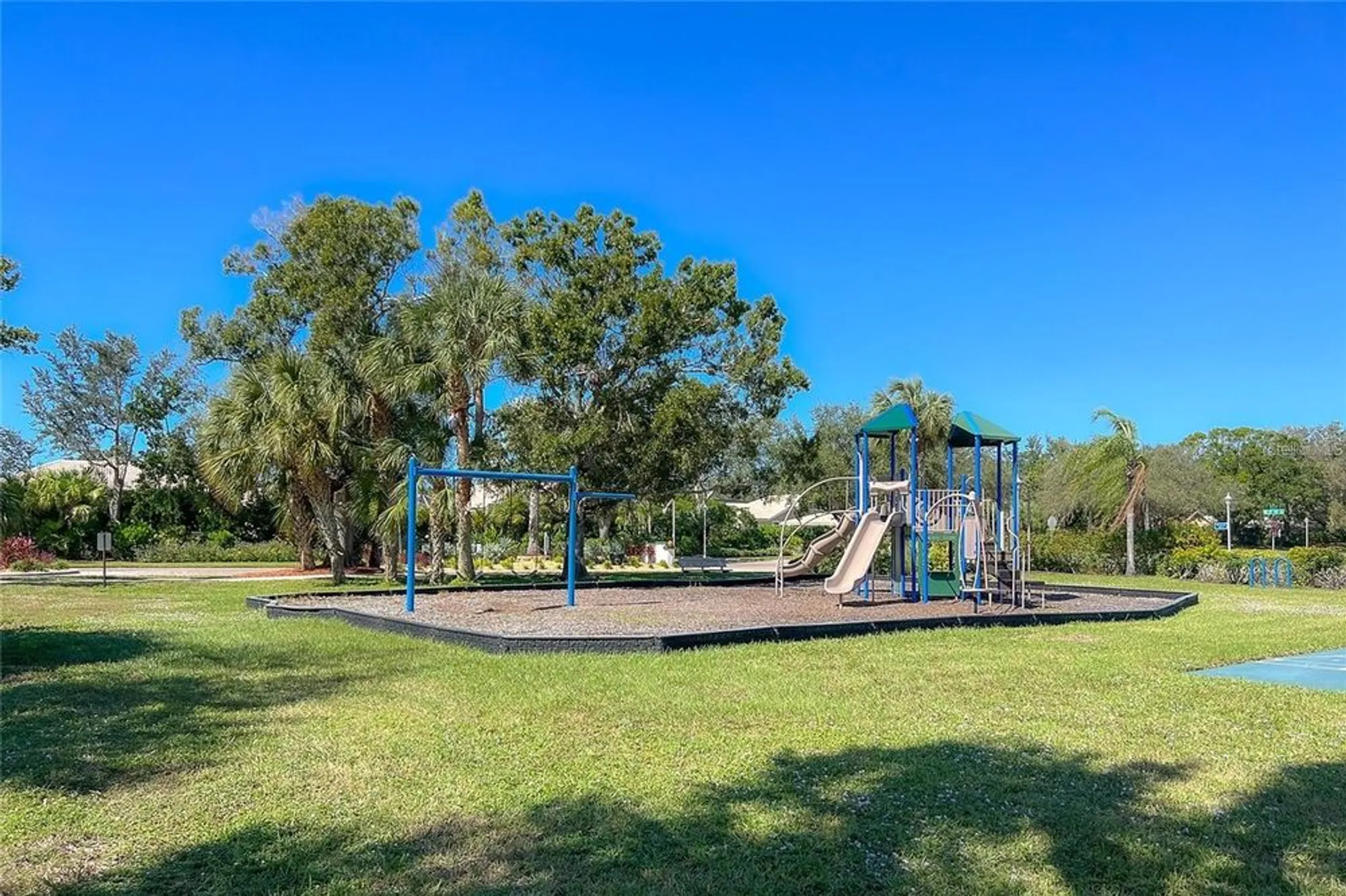 Property Slideshow image 28 of 28 | 320 langholm dr, Venice, FL, 34293