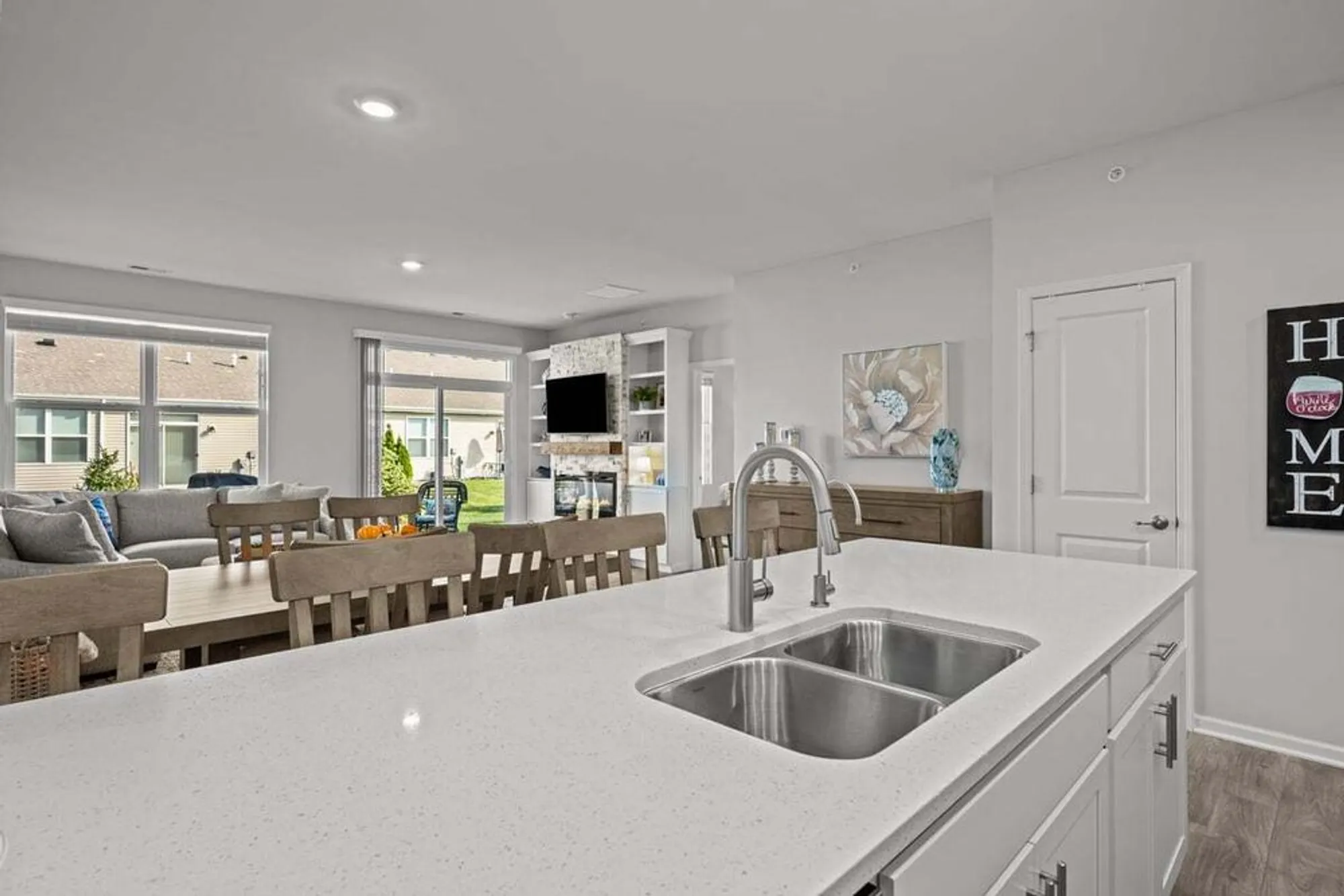 Property Slideshow image 10 of 20 | 273 ridley st, North Aurora, IL, 60542