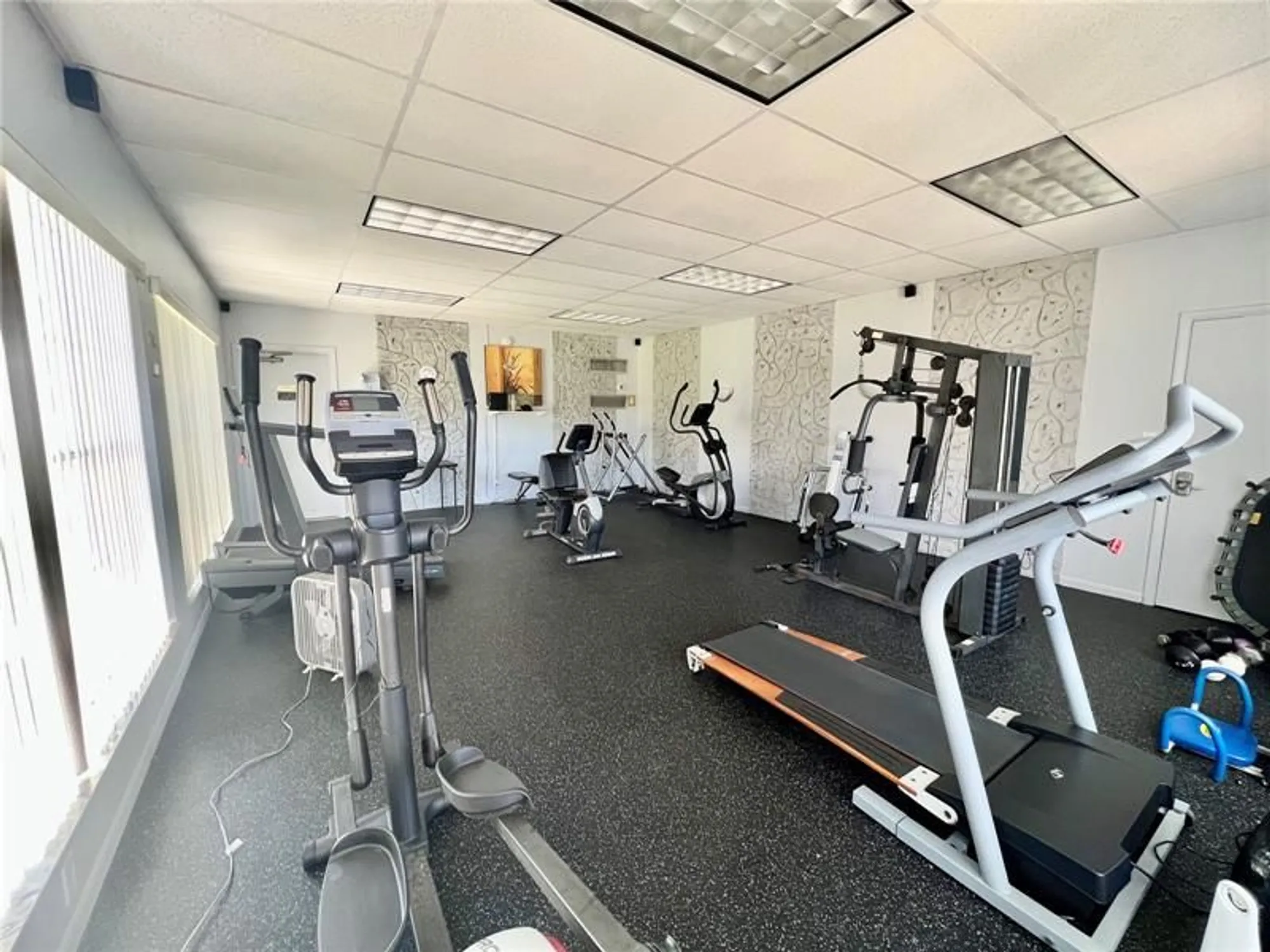 Property Slideshow image 22 of 49 | 2300 park ln 311, Hollywood, FL, 33021